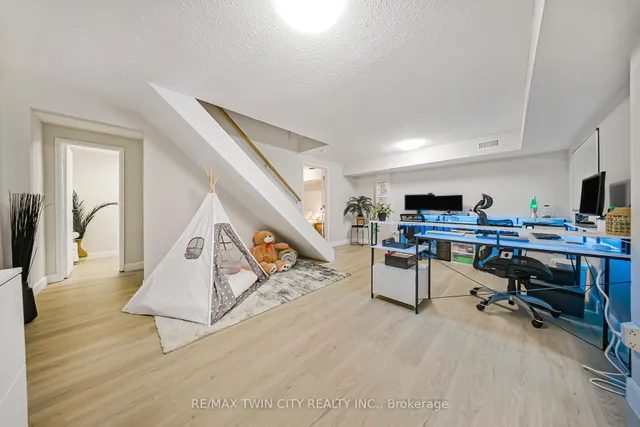 Additional property image - 391 Pioneer Dr Unit 3