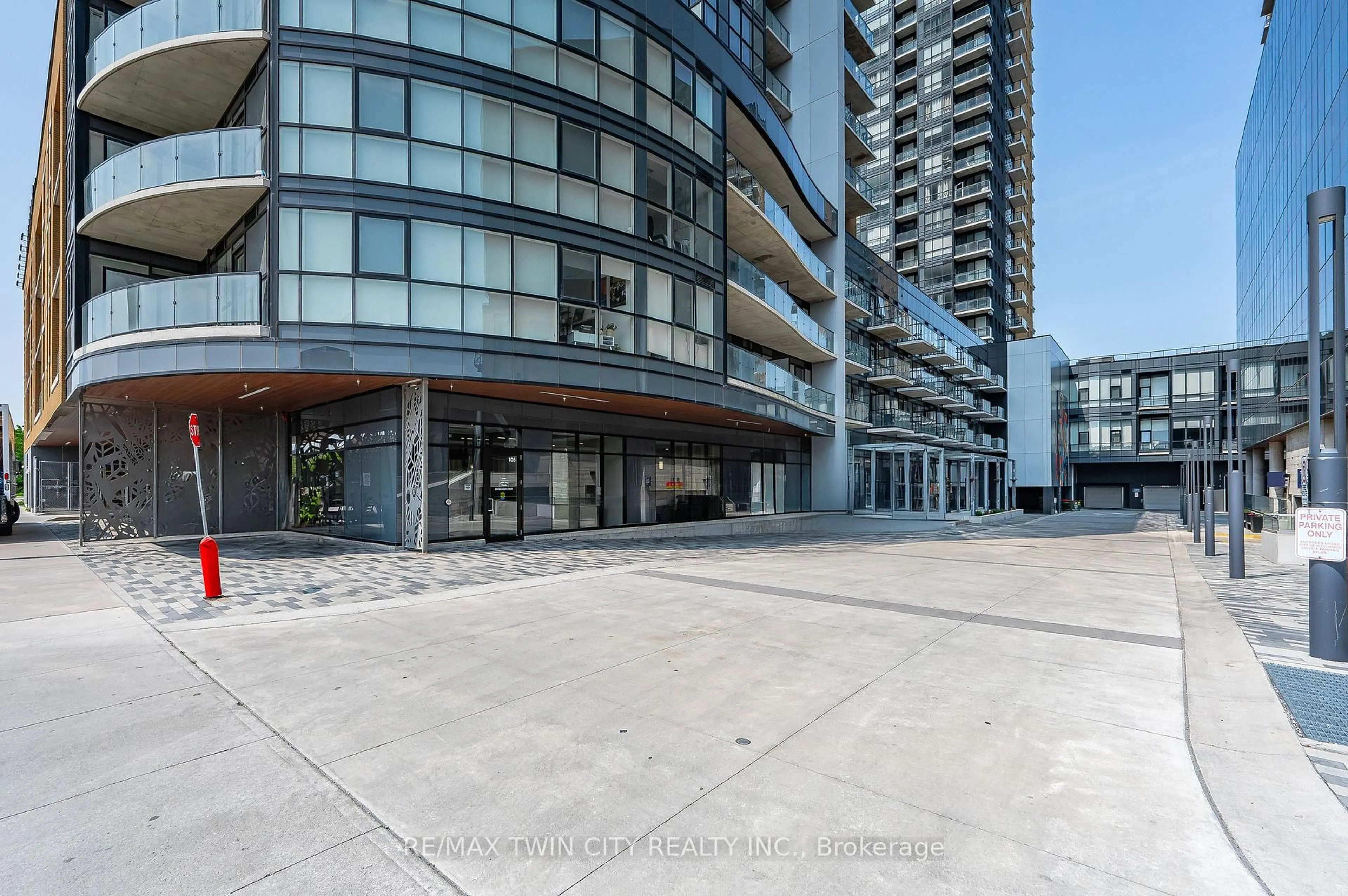 Patio, unknown for 108 Garment St #2305, Kitchener Ontario N2G 2B3