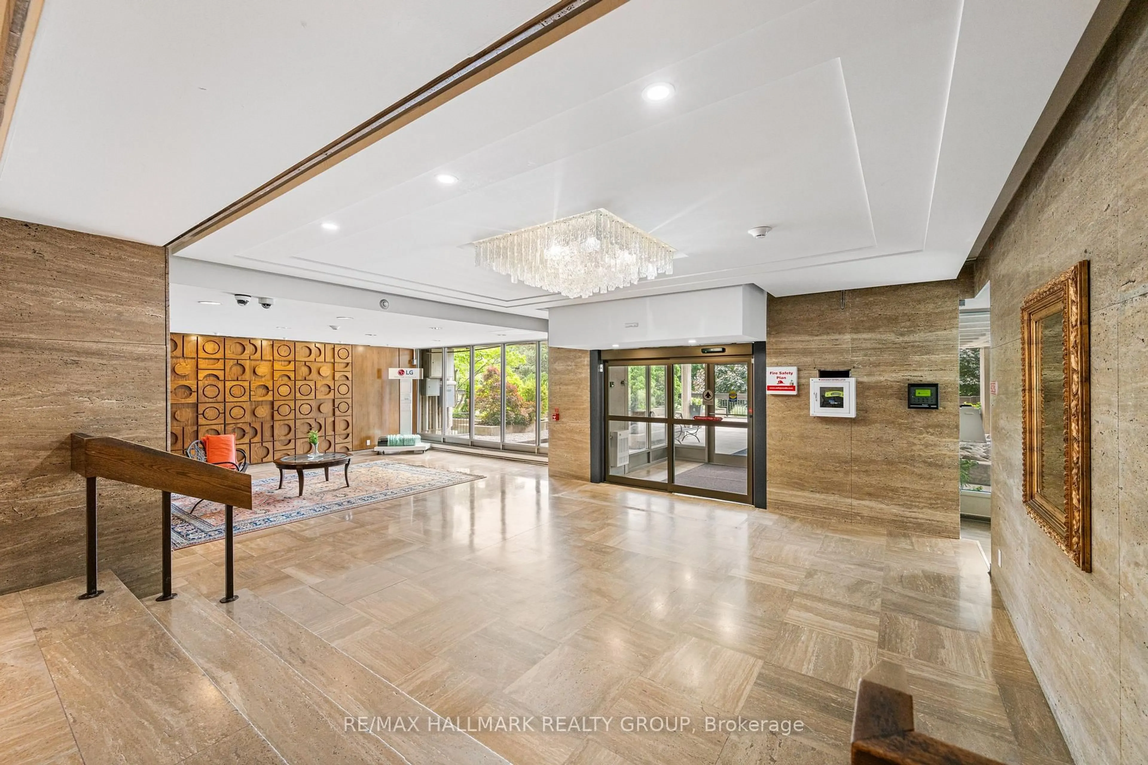 Lobby for 2625 Regina St #2103, Ottawa Ontario K2B 5W8