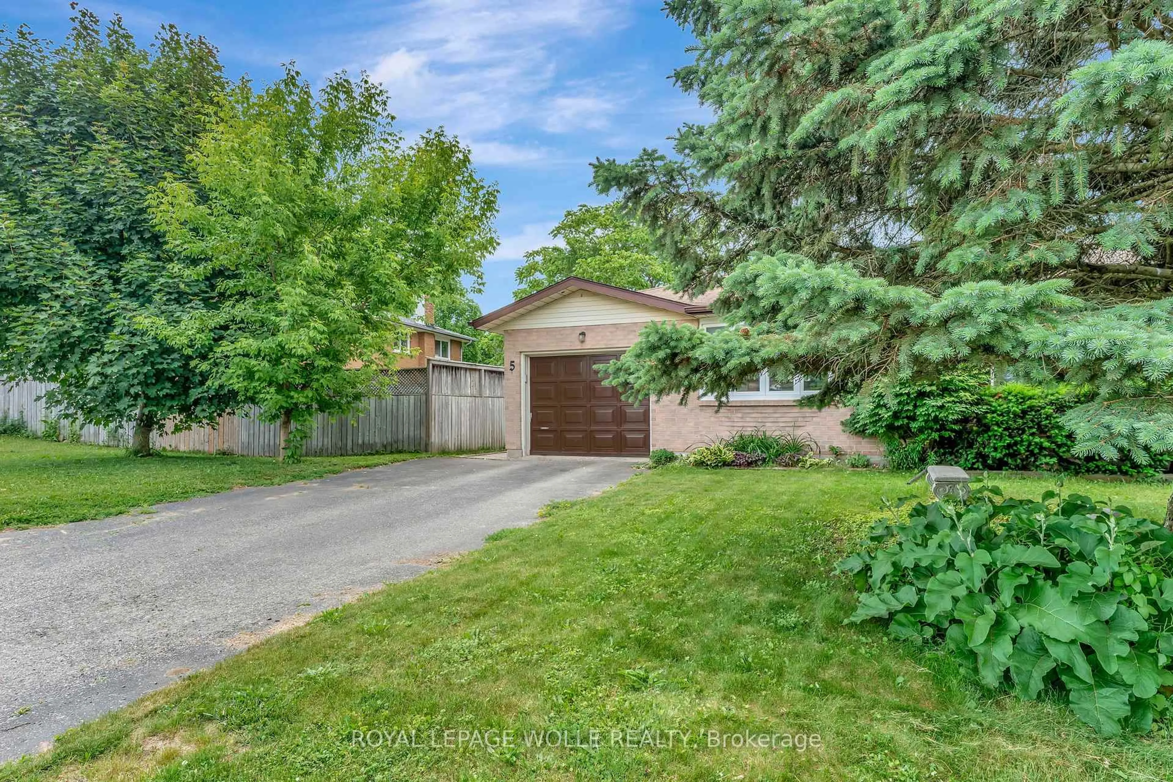 A pic from outside/outdoor area/front of a property/back of a property/a pic from drone, street for 5 Marcon Crt, Kitchener Ontario N2E 3G2