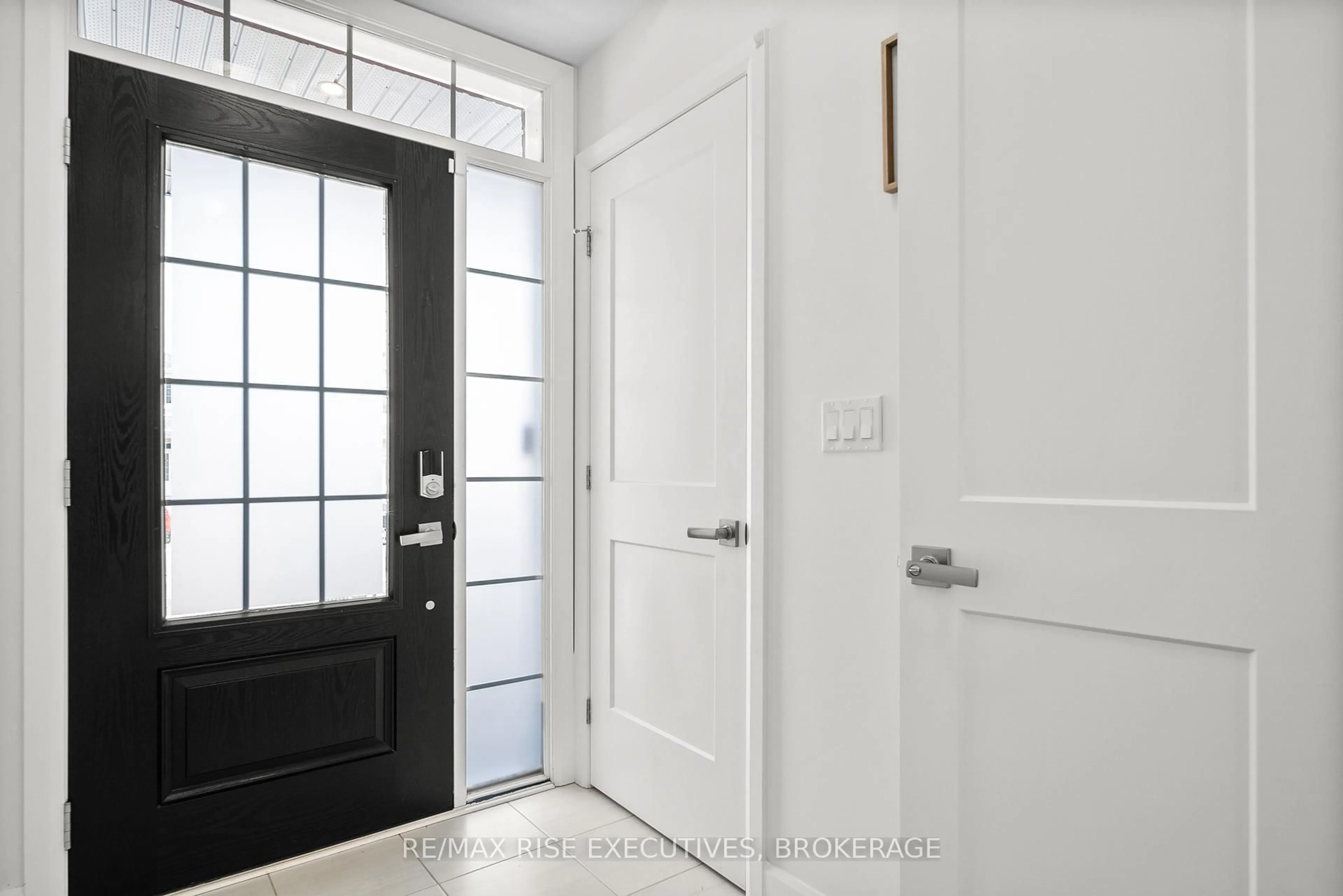 Indoor entryway for 339 Buckthorn Dr, Kingston Ontario K7P 0S1