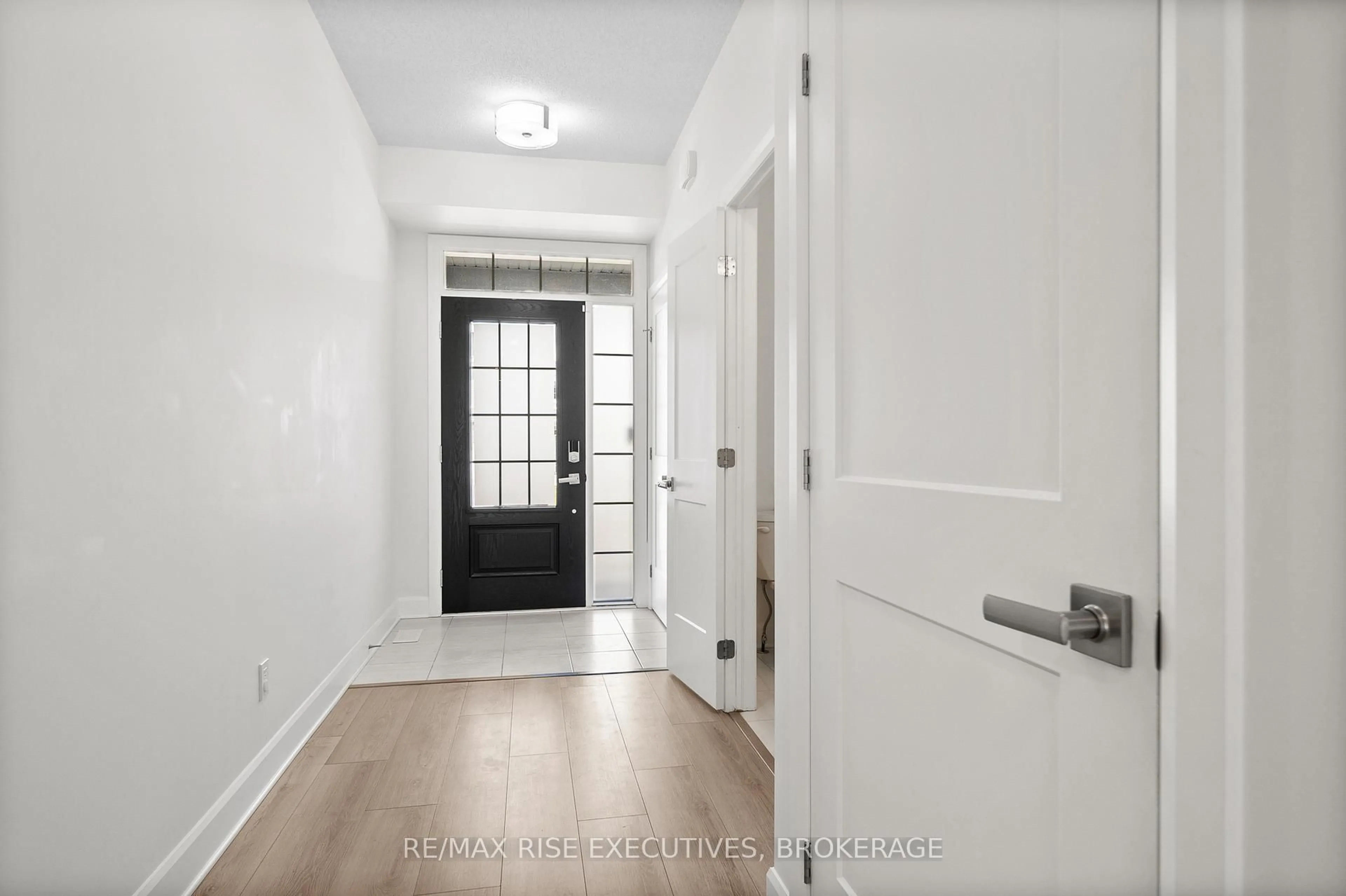 Indoor entryway for 339 Buckthorn Dr, Kingston Ontario K7P 0S1