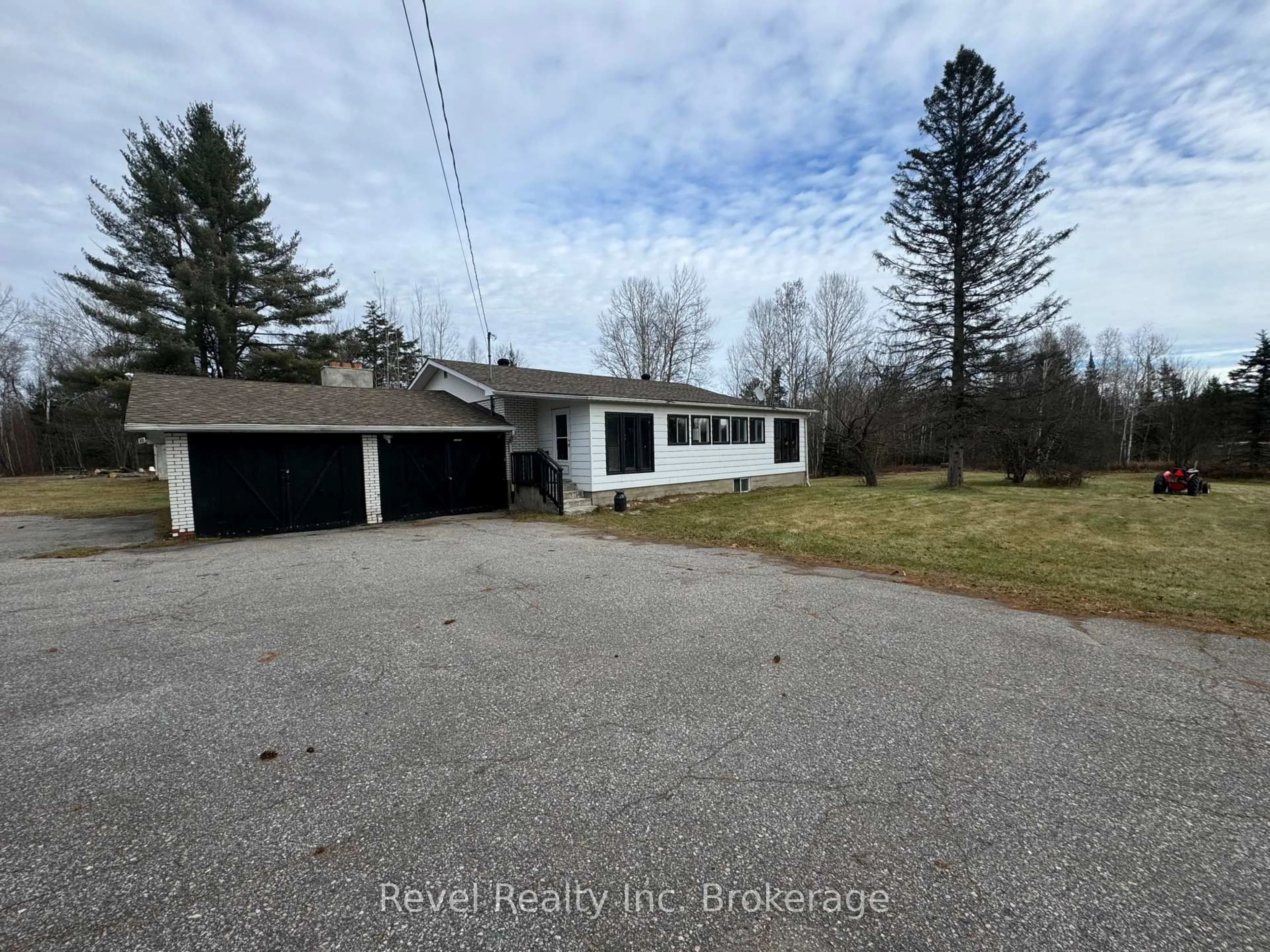 A pic from outside/outdoor area/front of a property/back of a property/a pic from drone, unknown for 3877 17 Highway, Papineau-Cameron Ontario P0H 1V0