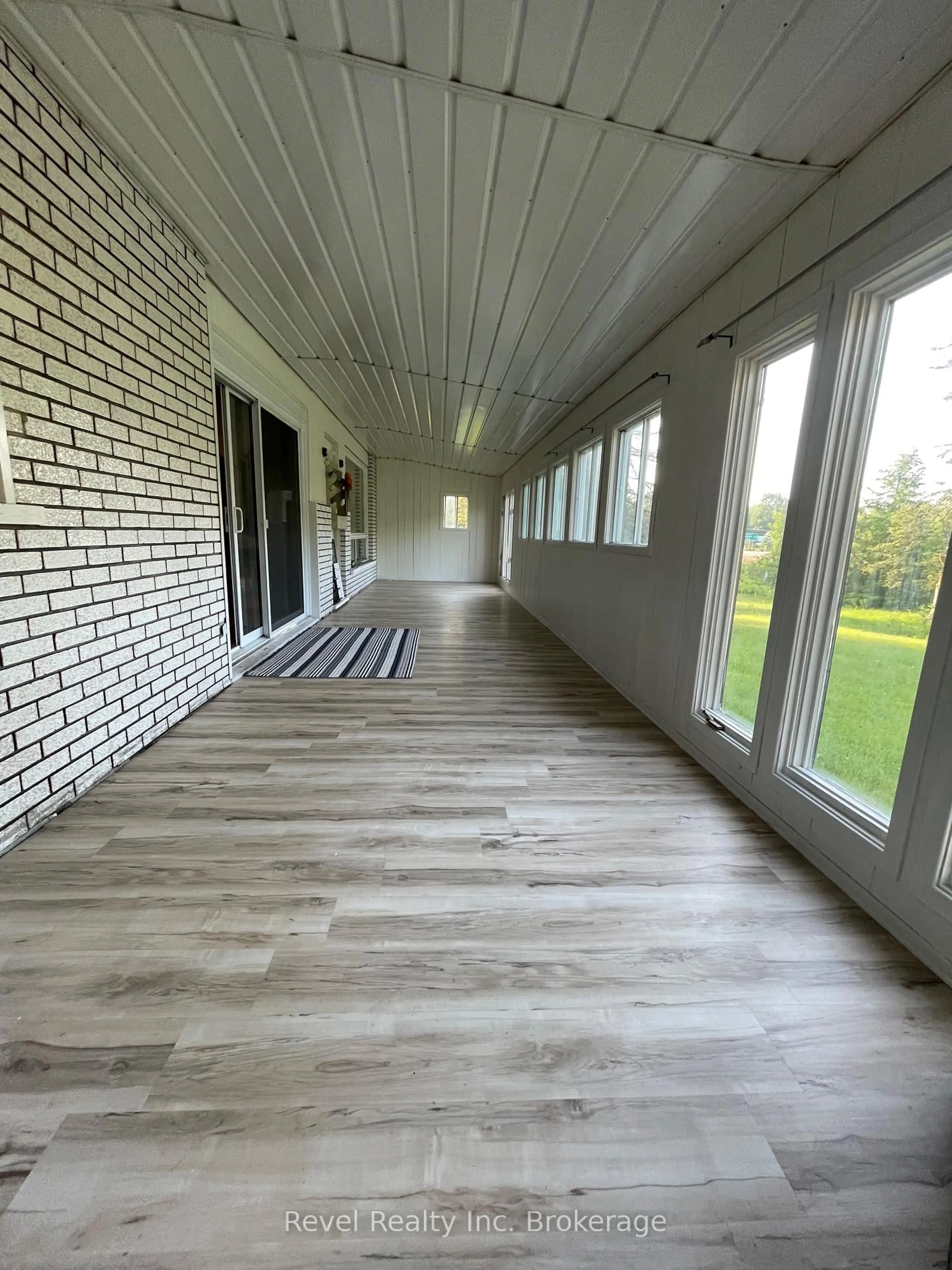 Indoor entryway for 3877 17 Highway, Papineau-Cameron Ontario P0H 1V0