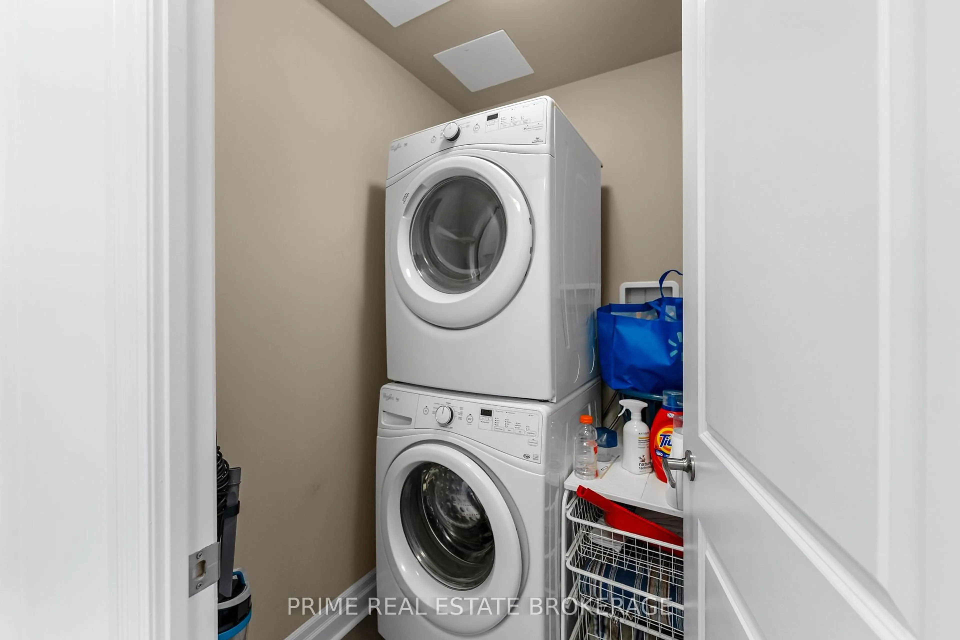 Laundry room for 240 Village Walk Blvd #514, London North Ontario N6G 0P6