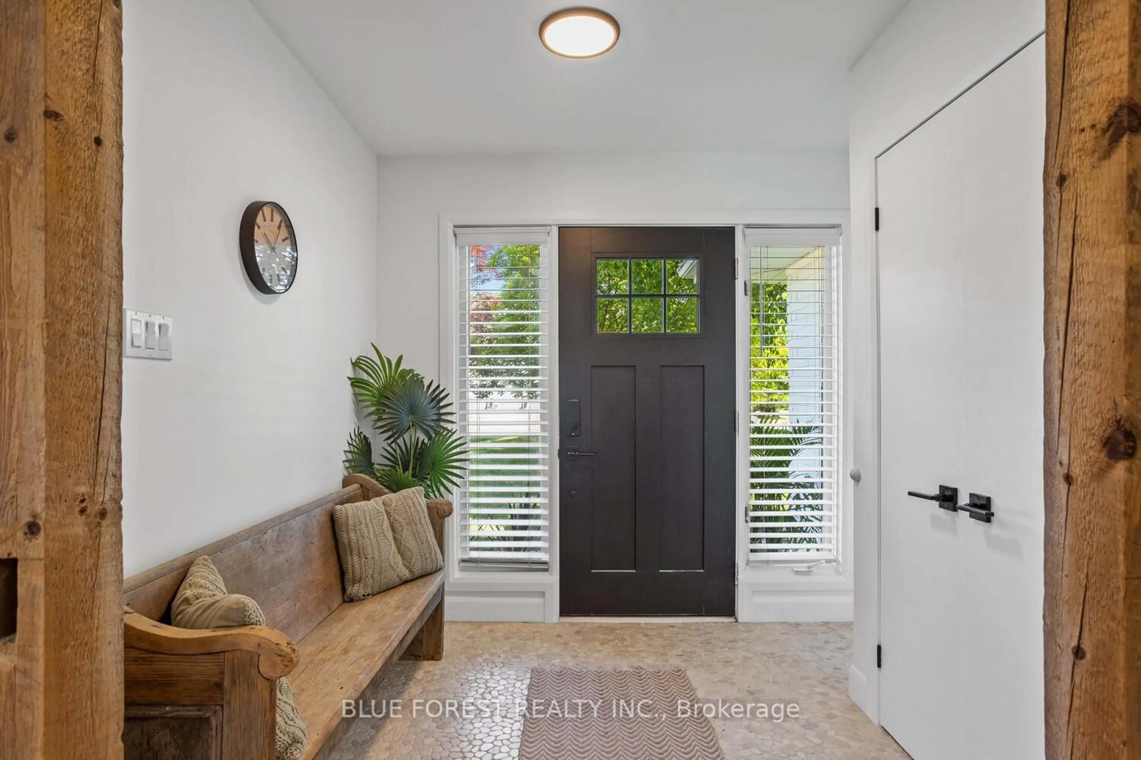 Indoor entryway for 23 Daleview Cres, London North Ontario N5X 1H2