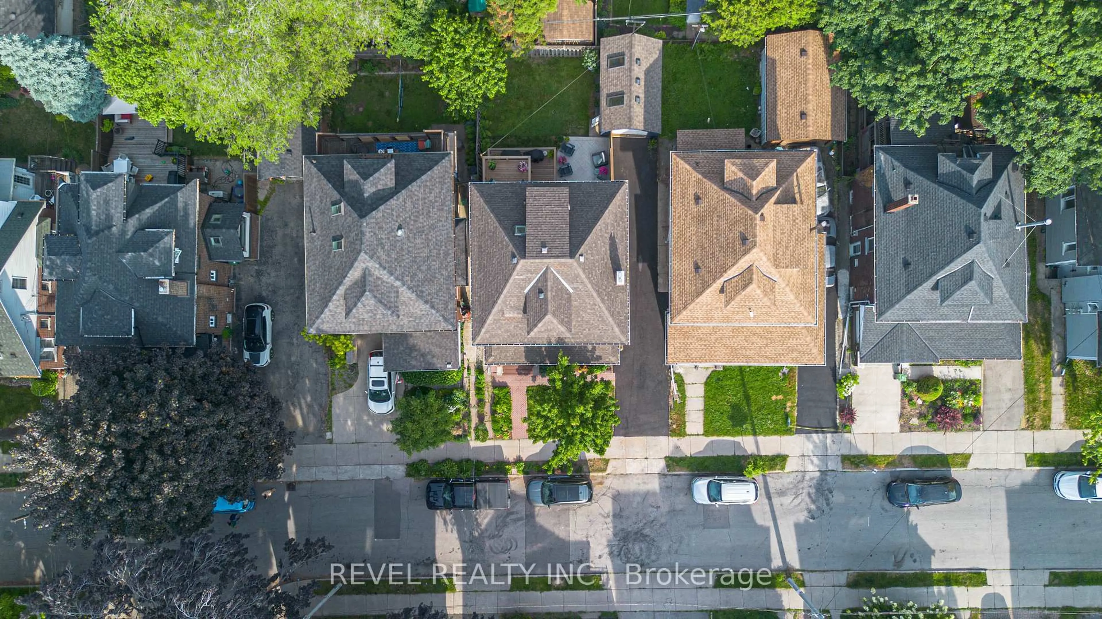 A pic from outside/outdoor area/front of a property/back of a property/a pic from drone, street for 37 Burris St, Hamilton Ontario L8M 2J1