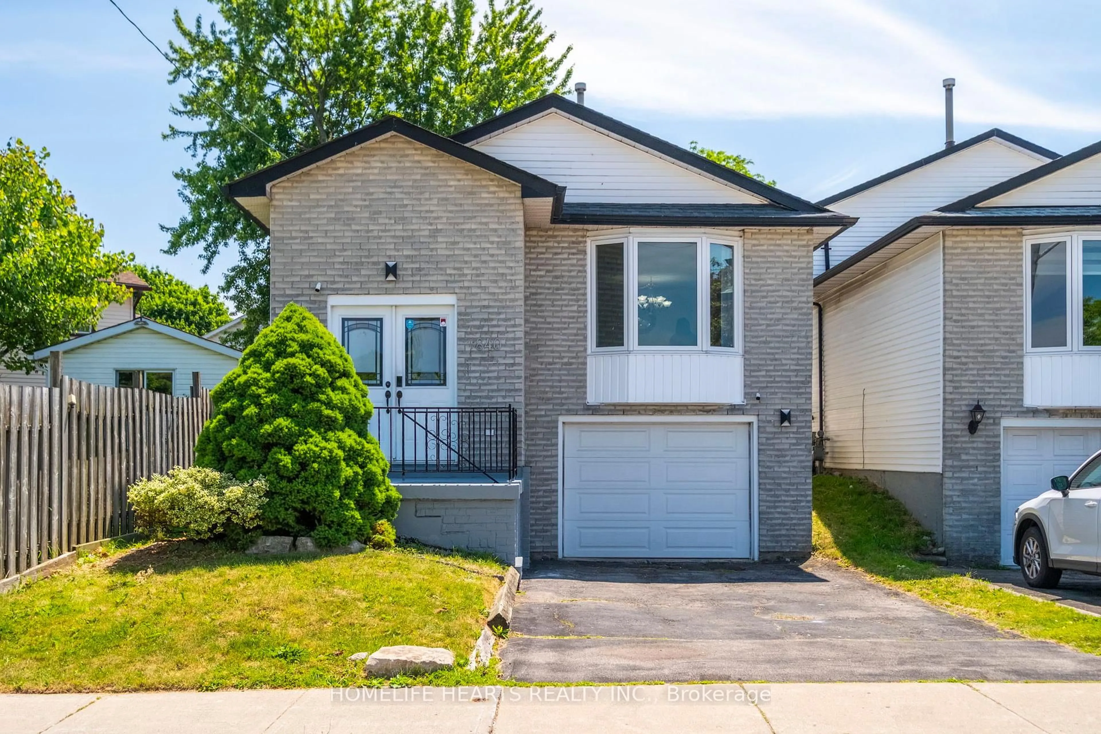 Home with vinyl exterior material, street for 840 Stone Church Rd, Hamilton Ontario L8W 1A8