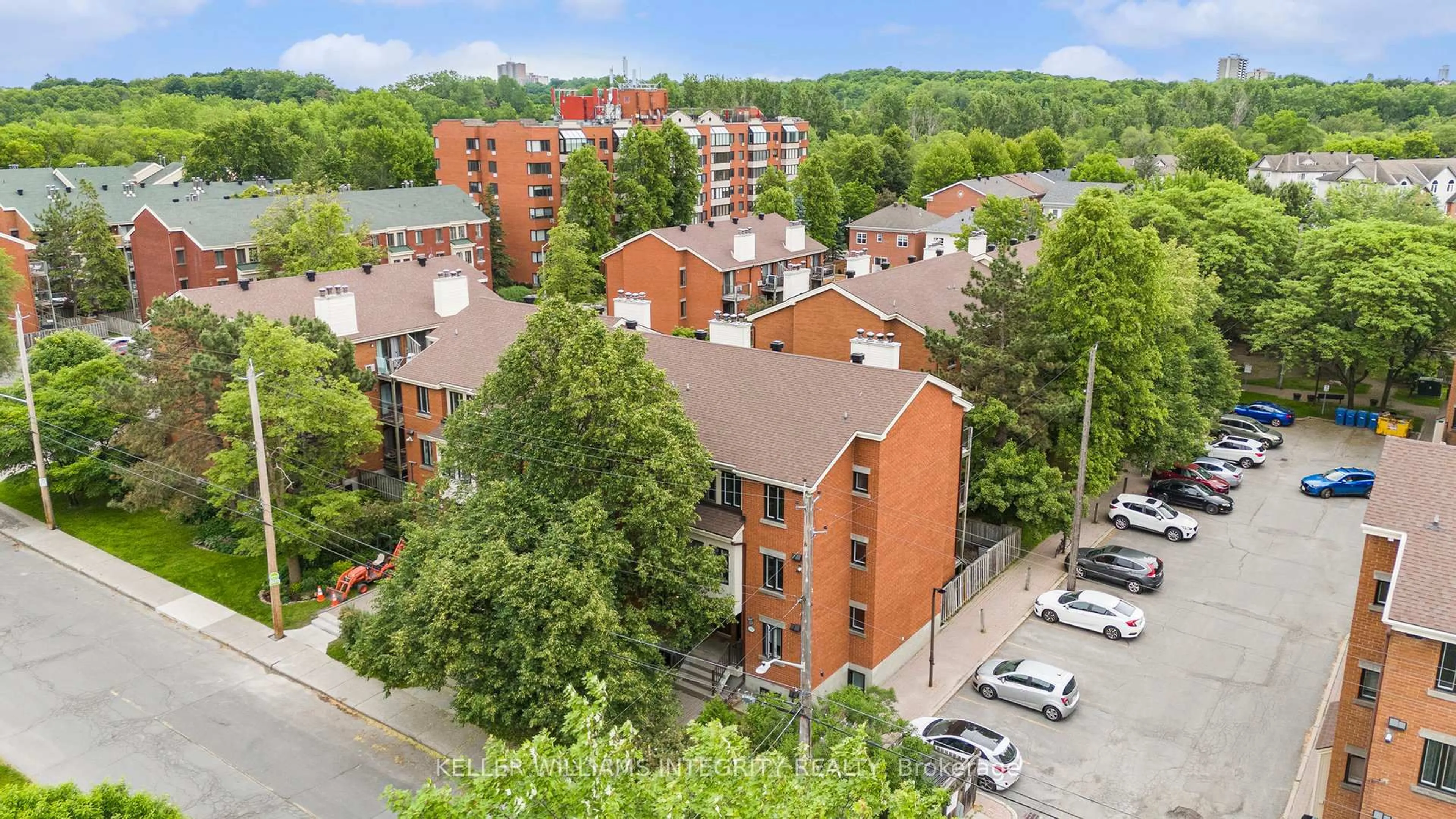 A pic from outside/outdoor area/front of a property/back of a property/a pic from drone, city buildings view from balcony for 1094 Blasdell Ave, Ottawa Ontario K1K 0C3