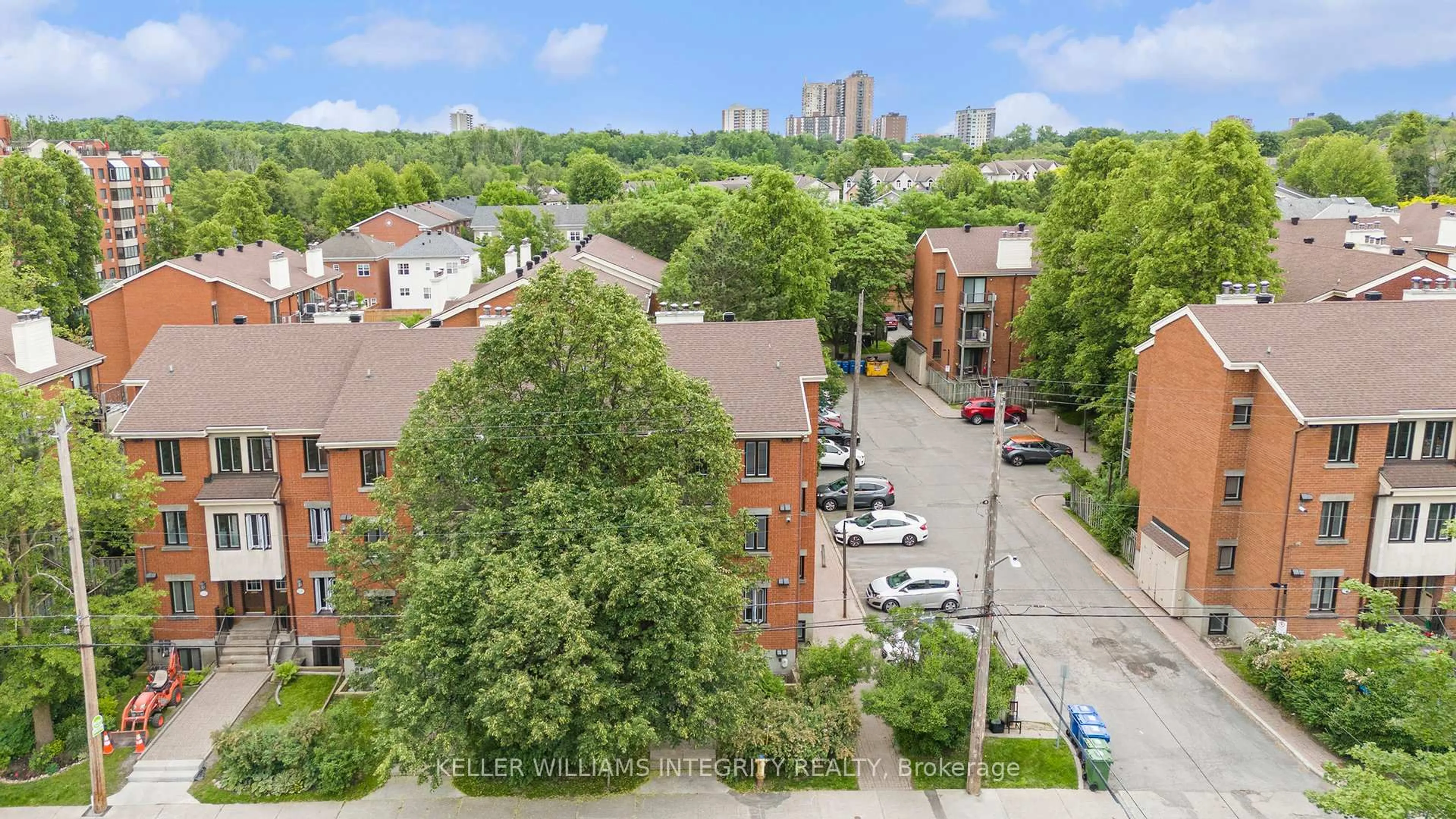 A pic from outside/outdoor area/front of a property/back of a property/a pic from drone, city buildings view from balcony for 1094 Blasdell Ave, Ottawa Ontario K1K 0C3