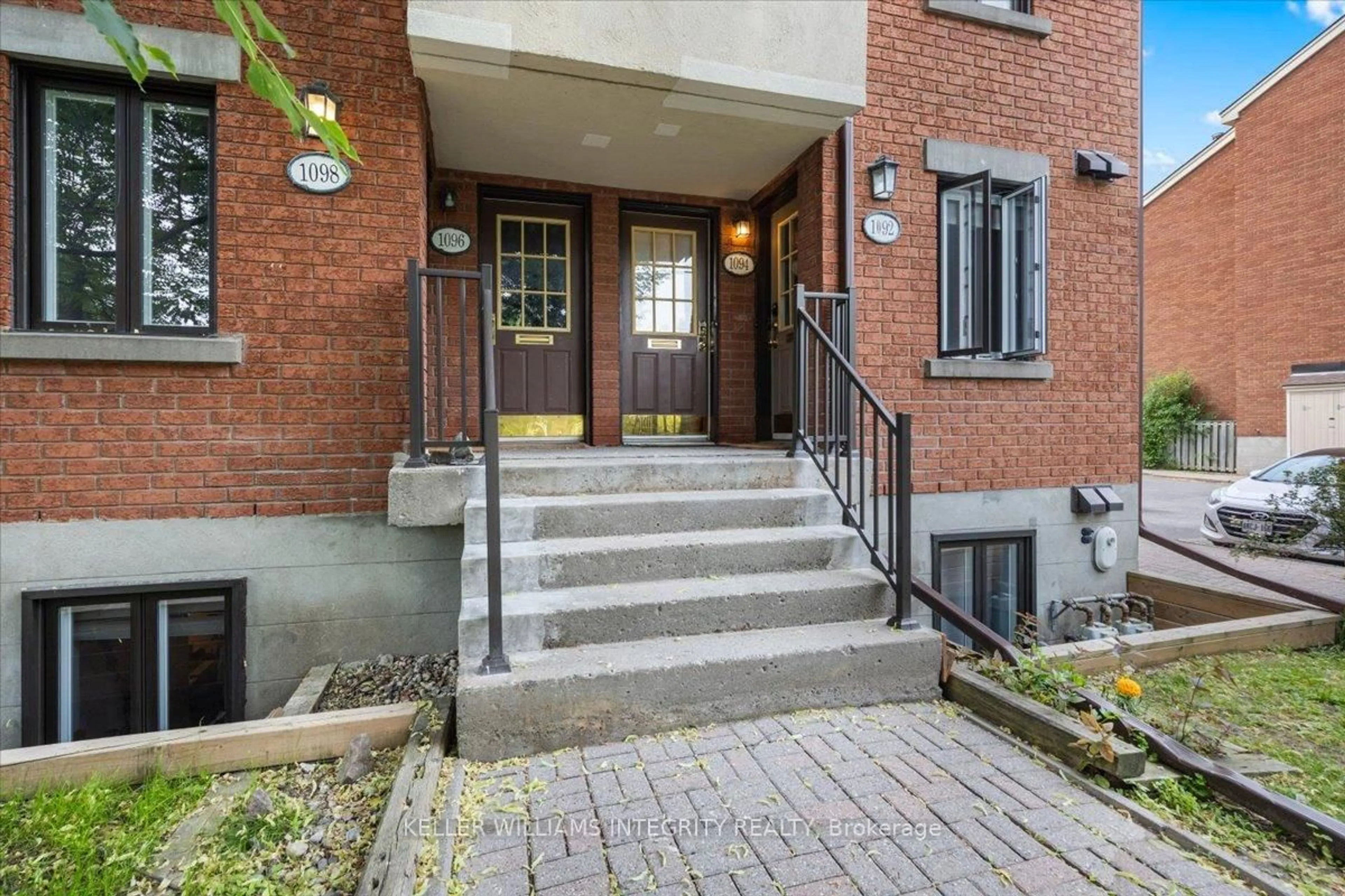 Unknown for 1094 Blasdell Ave, Ottawa Ontario K1K 0C3