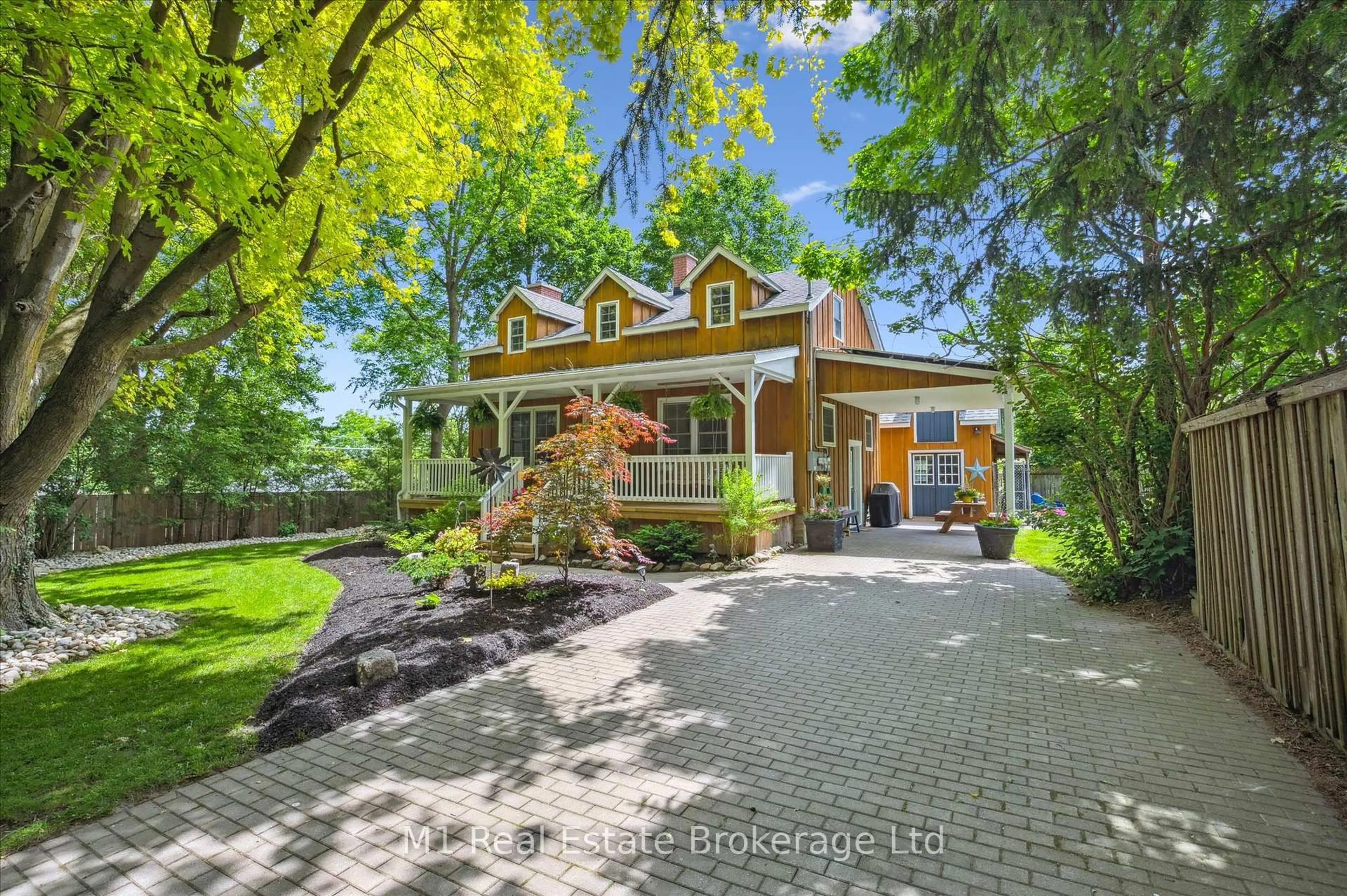 A pic from outside/outdoor area/front of a property/back of a property/a pic from drone, street for 13 Maple St, Woolwich Ontario N3B 2A5