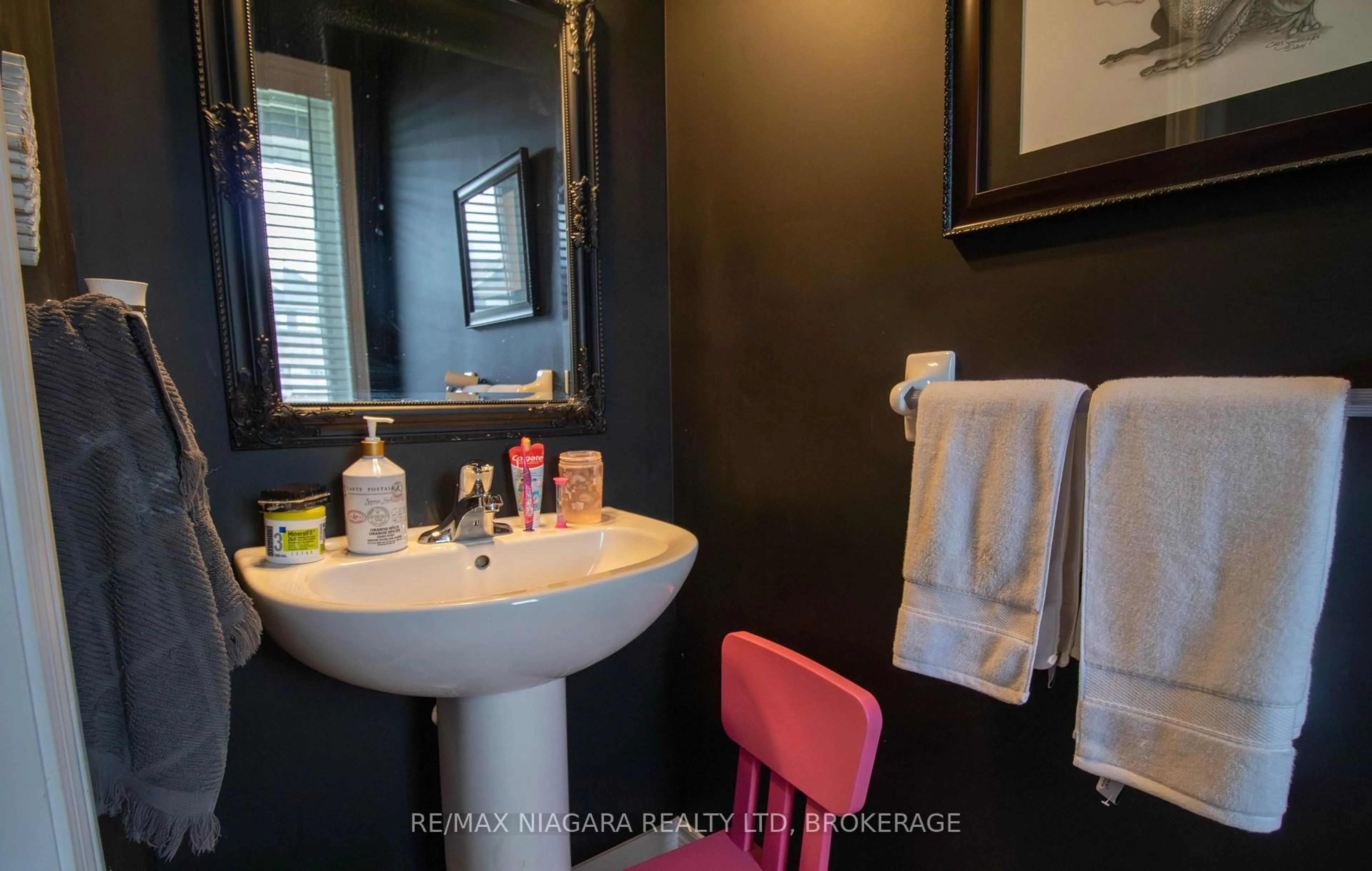 Contemporary bathroom, ceramic/tile floor for 24 Manhattan Crt, St. Catharines Ontario L2R 0B8