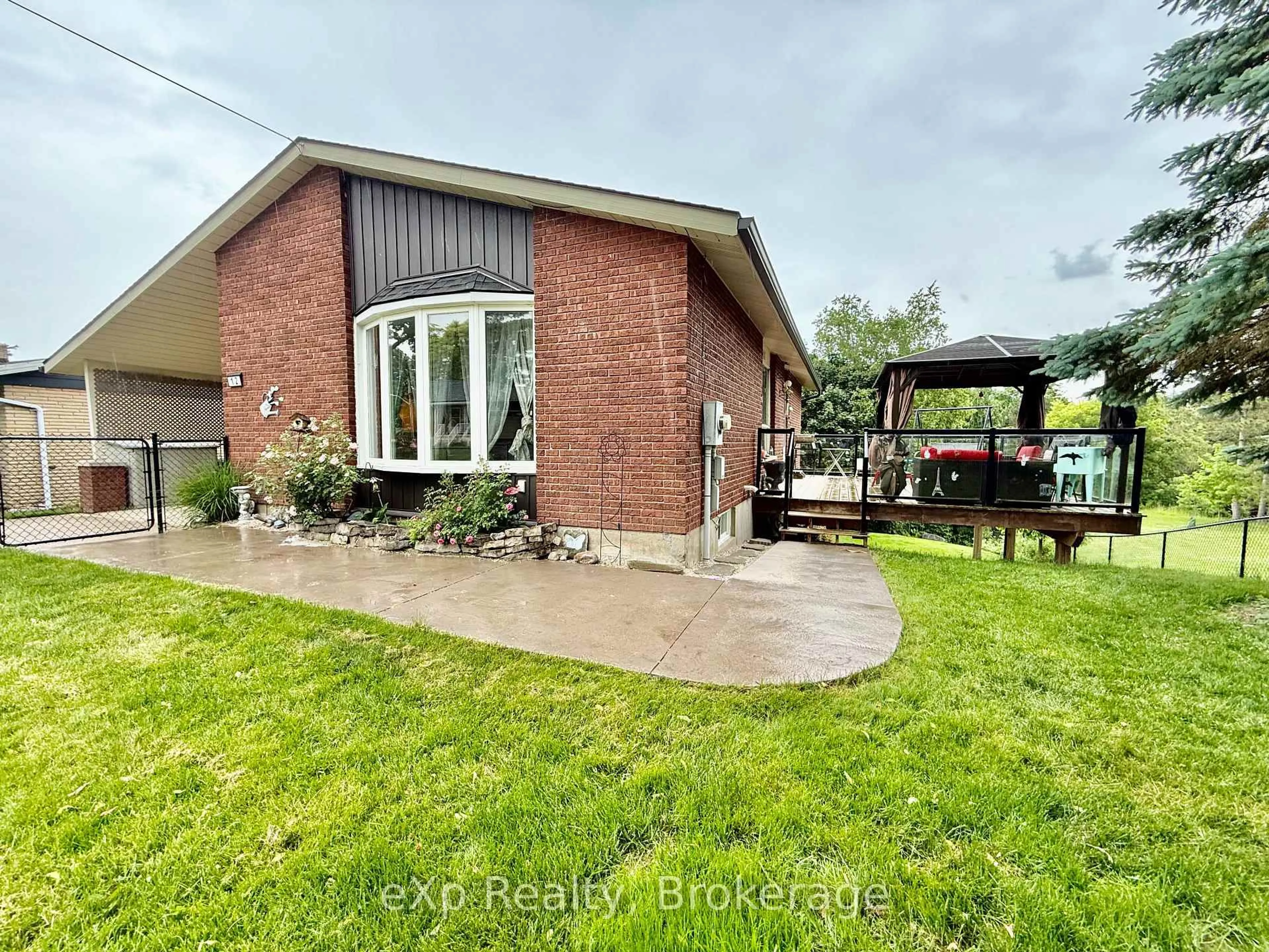 A pic from outside/outdoor area/front of a property/back of a property/a pic from drone, street for 12 WATT St, Brockton Ontario N0G 2V0