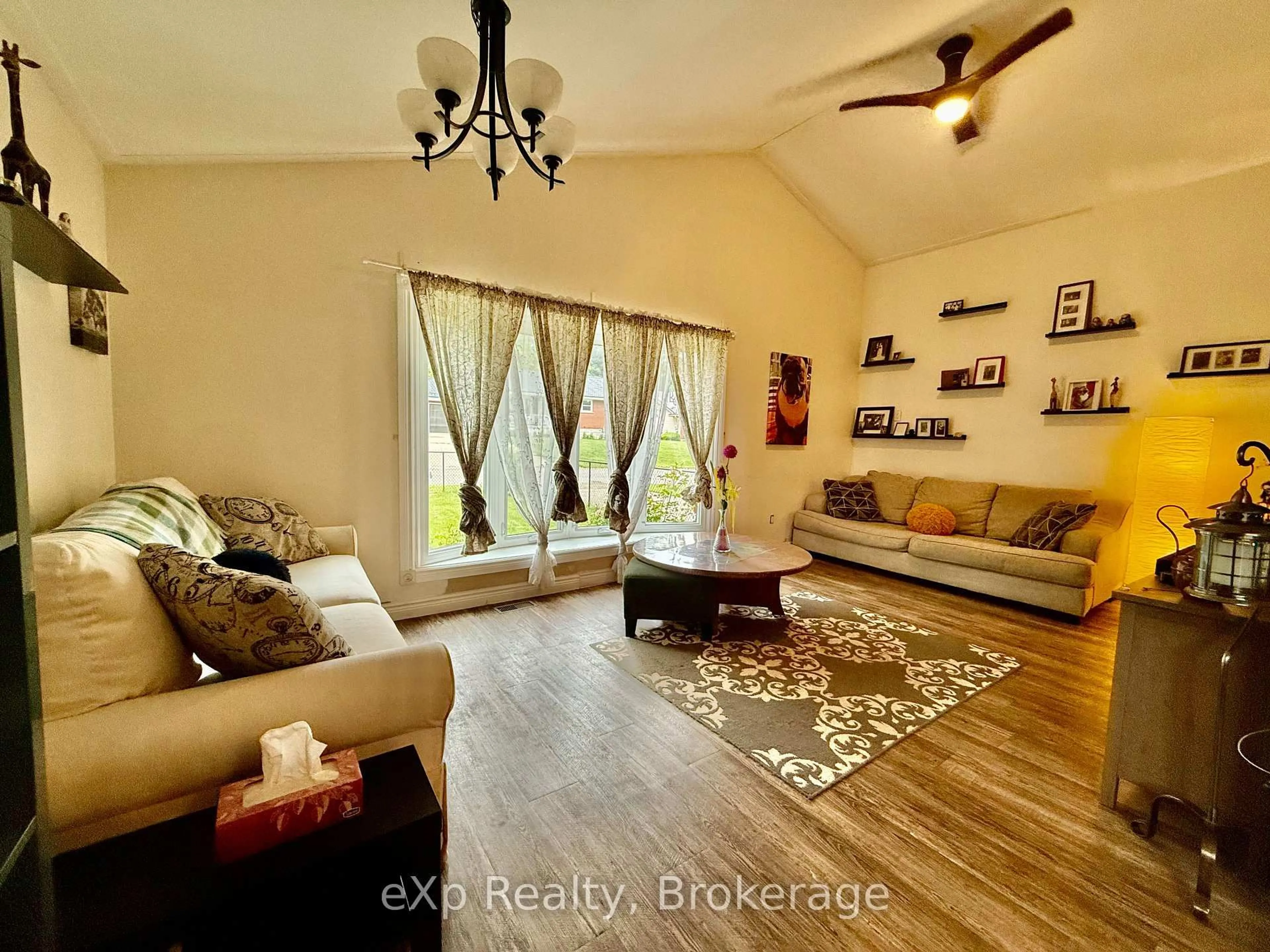 Living room with furniture, wood/laminate floor for 12 WATT St, Brockton Ontario N0G 2V0