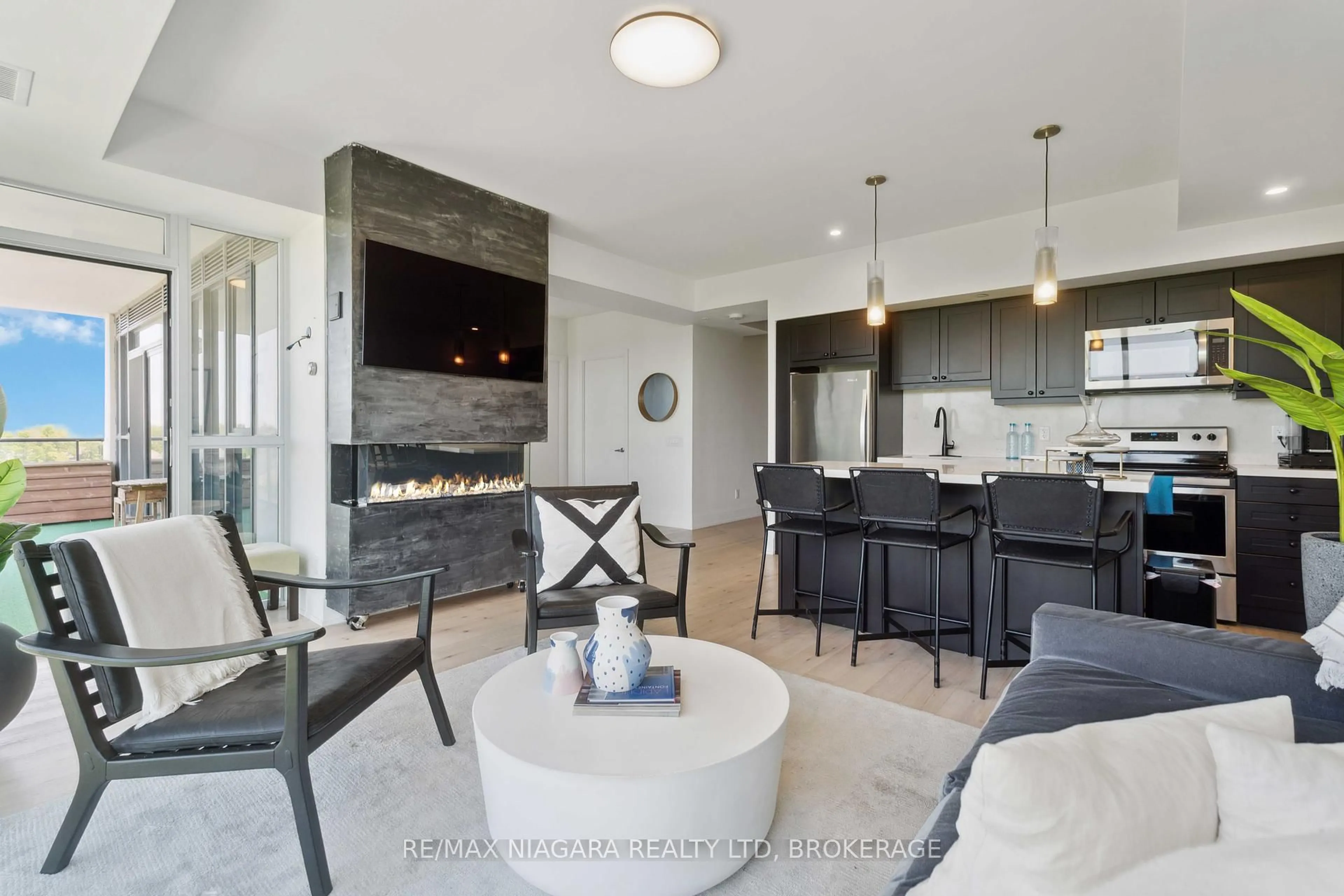 Open concept kitchen, ceramic/tile floor for 7711 Green vista Gate #601, Niagara Falls Ontario L2H 1R1