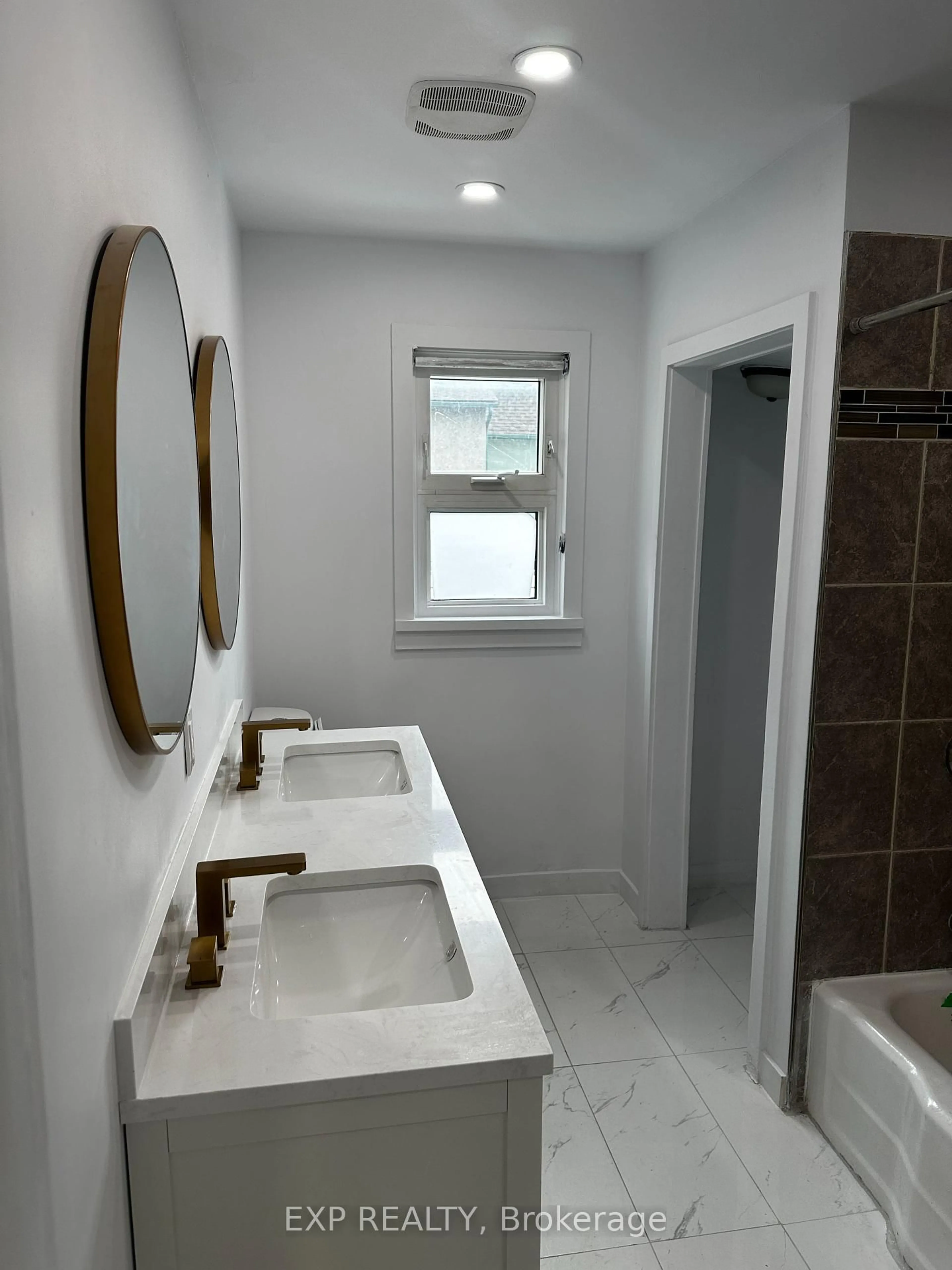 Contemporary bathroom, ceramic/tile floor for 267 Lalemant St, Ottawa Ontario K1L 7G1