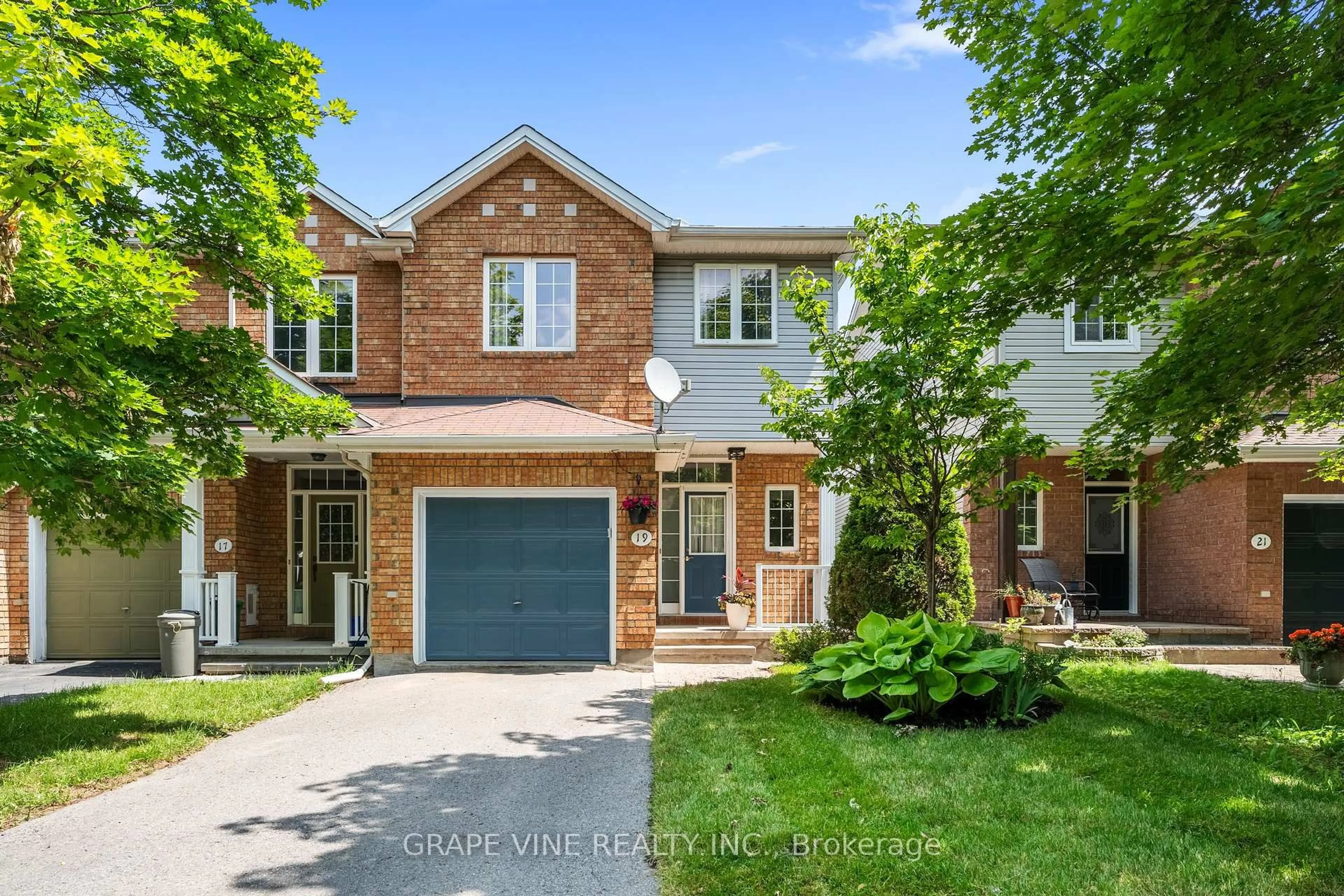 Home with brick exterior material, street for 19 Gray Cres, Ottawa Ontario K2K 3J5