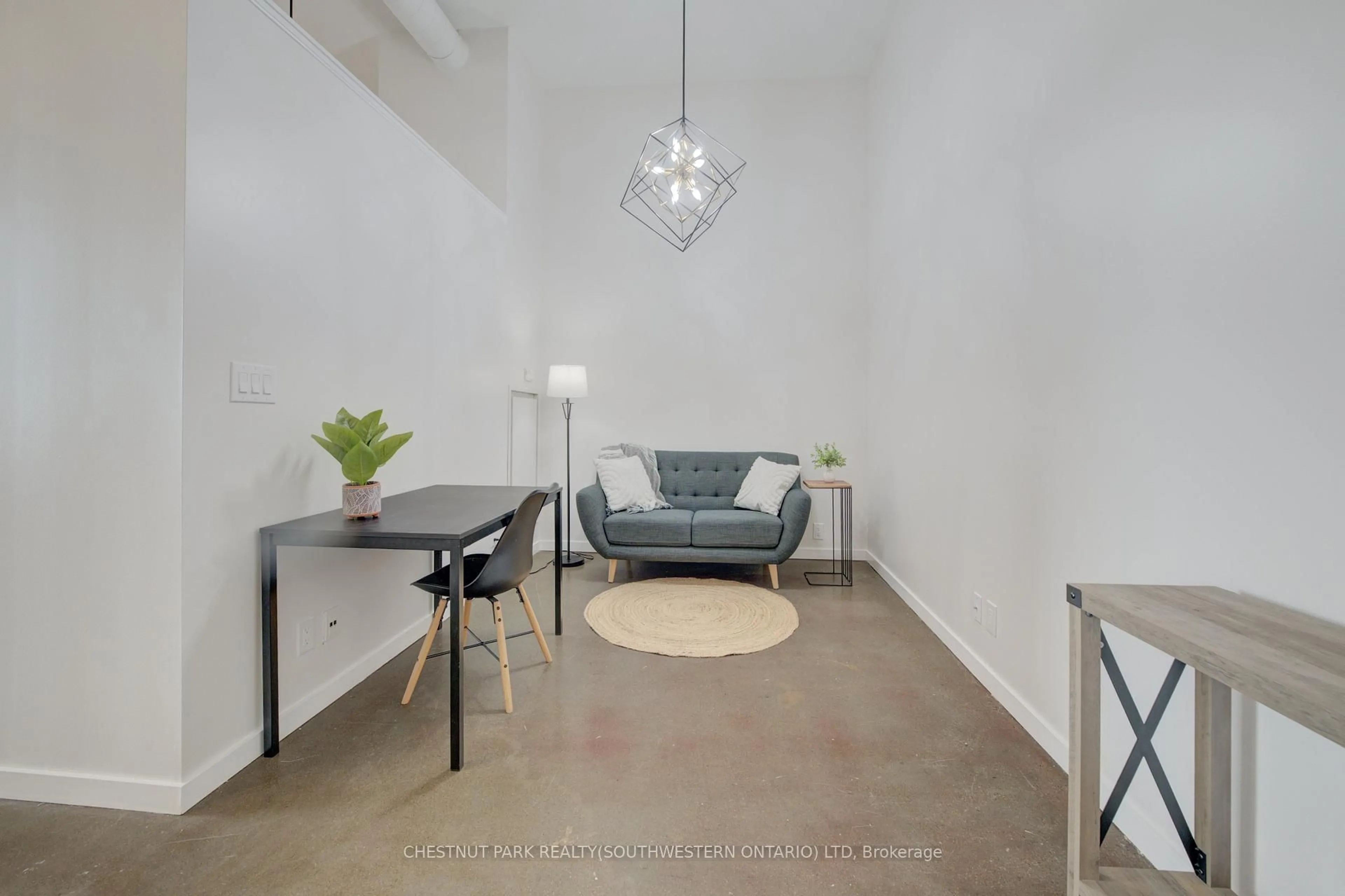 A pic of a room for 404 King St #524, Kitchener Ontario N2G 2L5