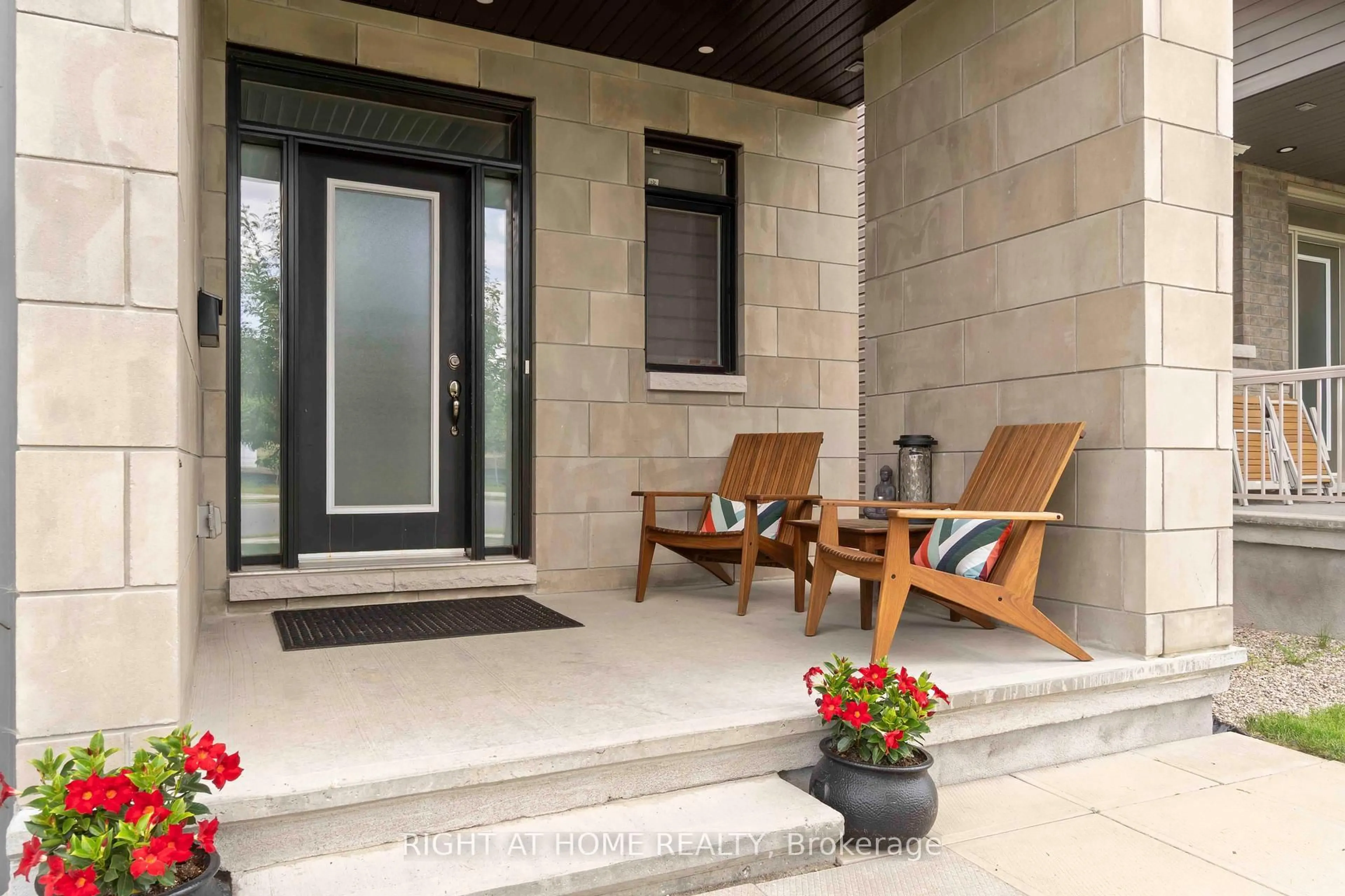 Indoor entryway for 259 Joshua St, Ottawa Ontario K0A 2Y0