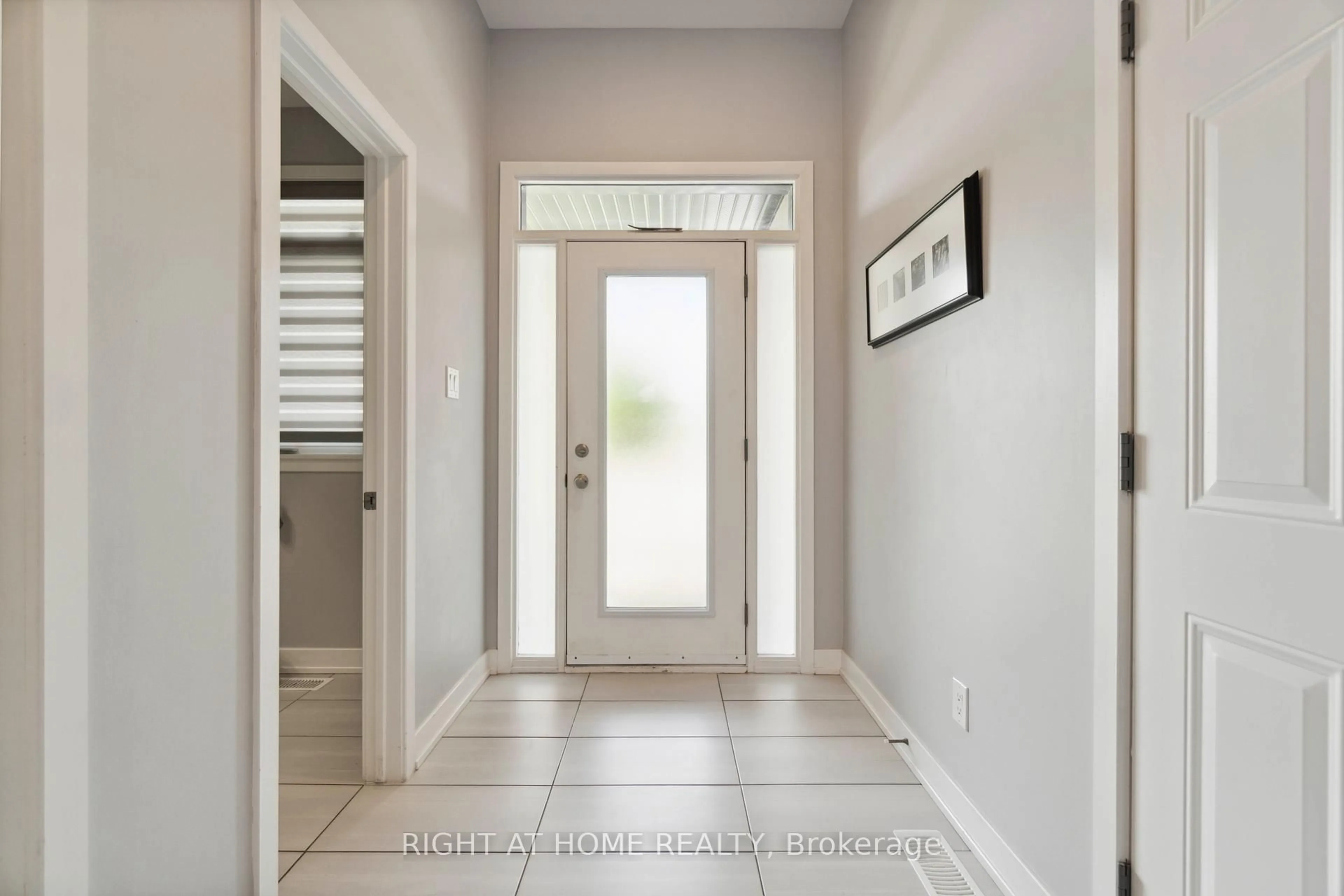 Indoor entryway for 259 Joshua St, Ottawa Ontario K0A 2Y0