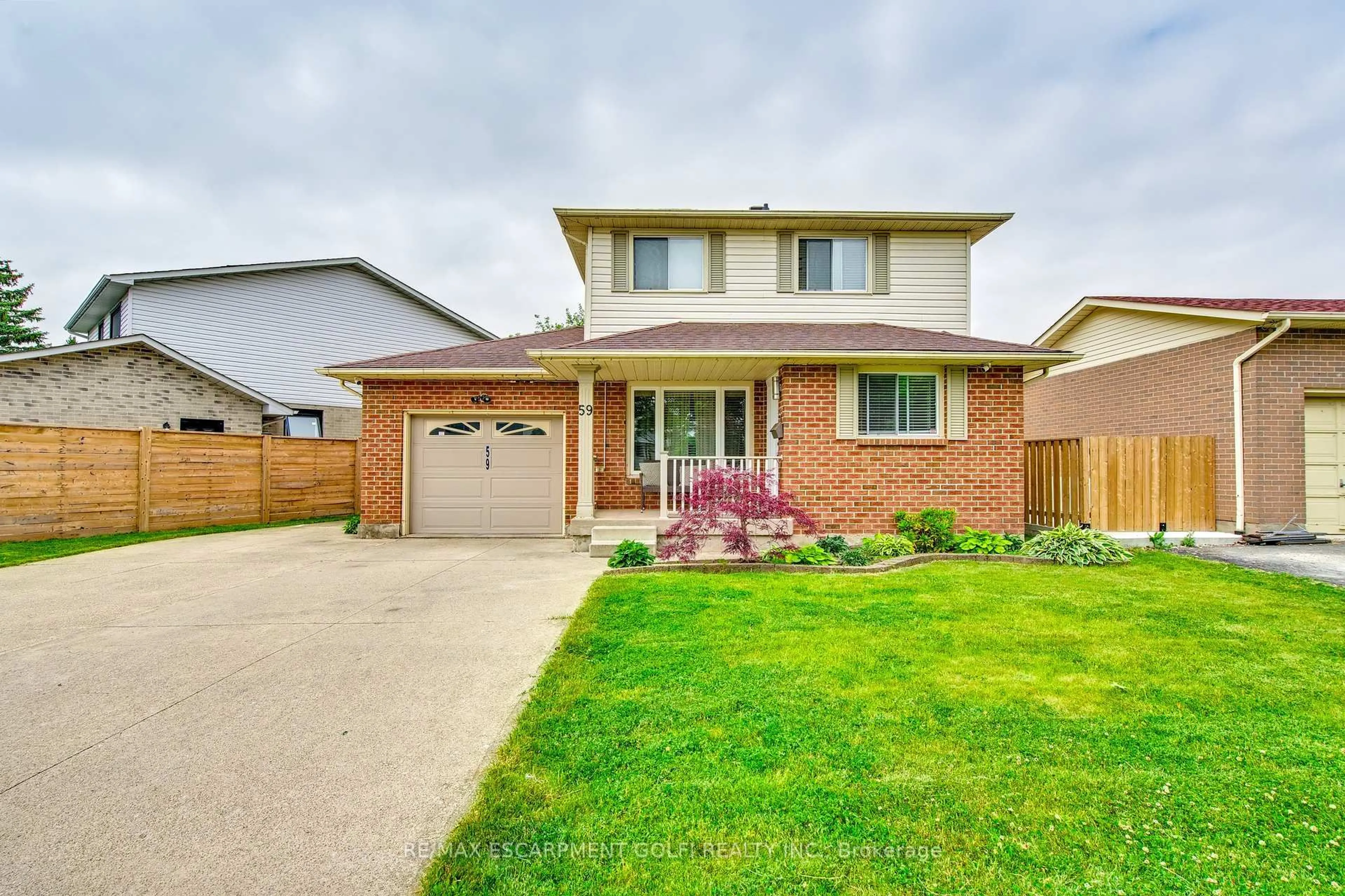 Home with brick exterior material, street for 59 Commerford St, Thorold Ontario L2V 4X3