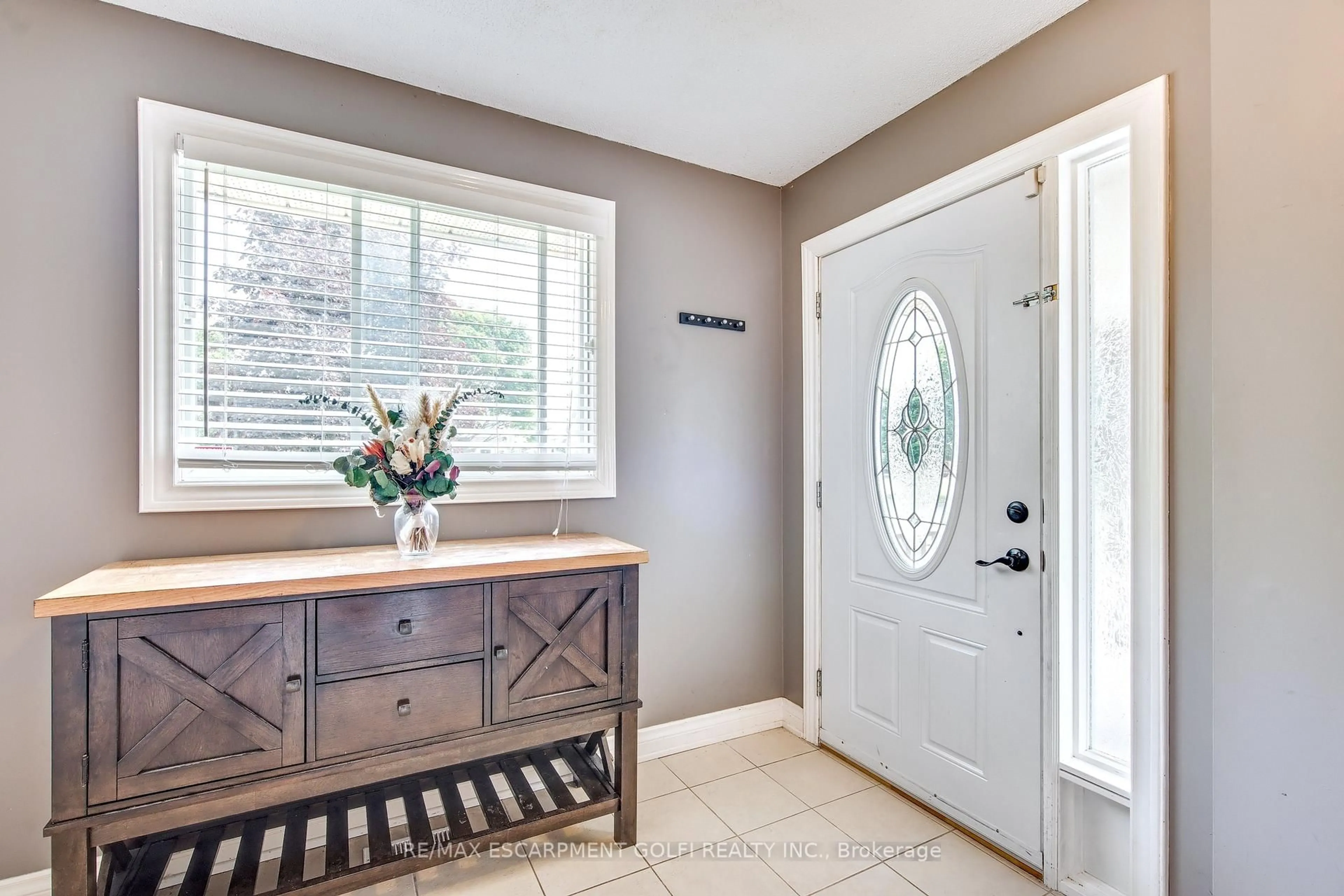 Indoor entryway for 59 Commerford St, Thorold Ontario L2V 4X3