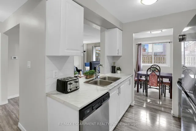 Additional property image - 262 Kenora Ave Unit 40