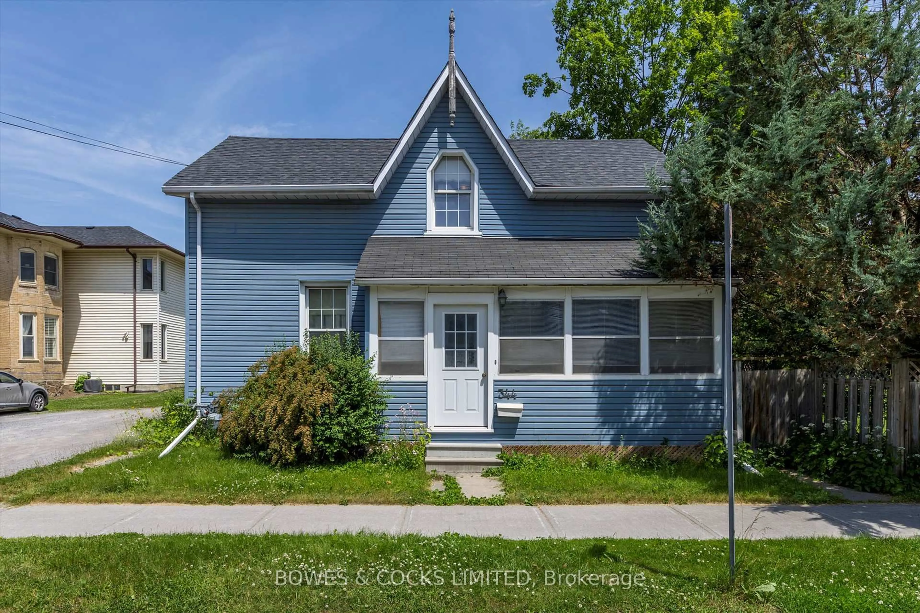 Home with vinyl exterior material, street for 344 McDonnel St, Peterborough Ontario K9H 2X2