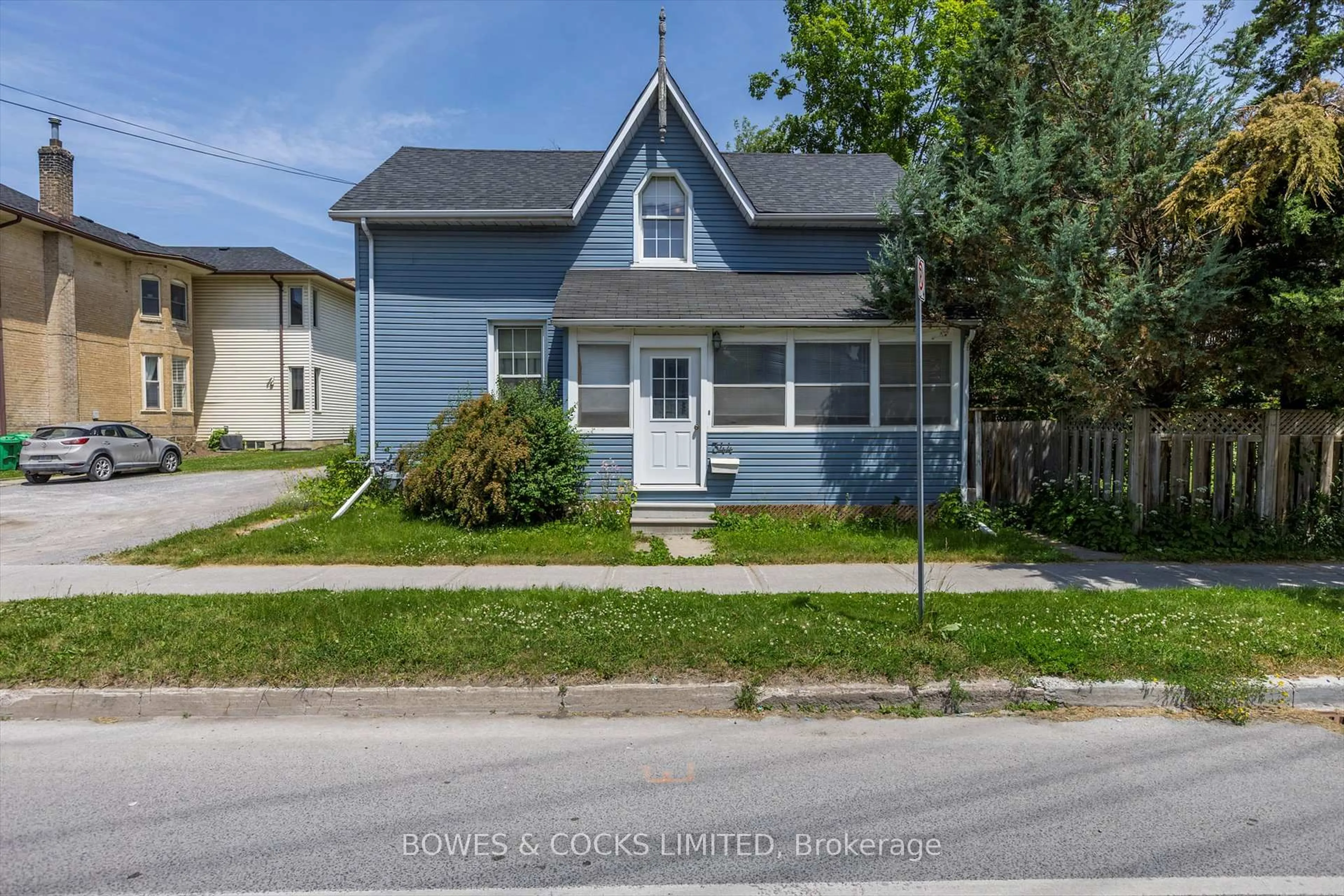 Home with vinyl exterior material, street for 344 McDonnel St, Peterborough Ontario K9H 2X2