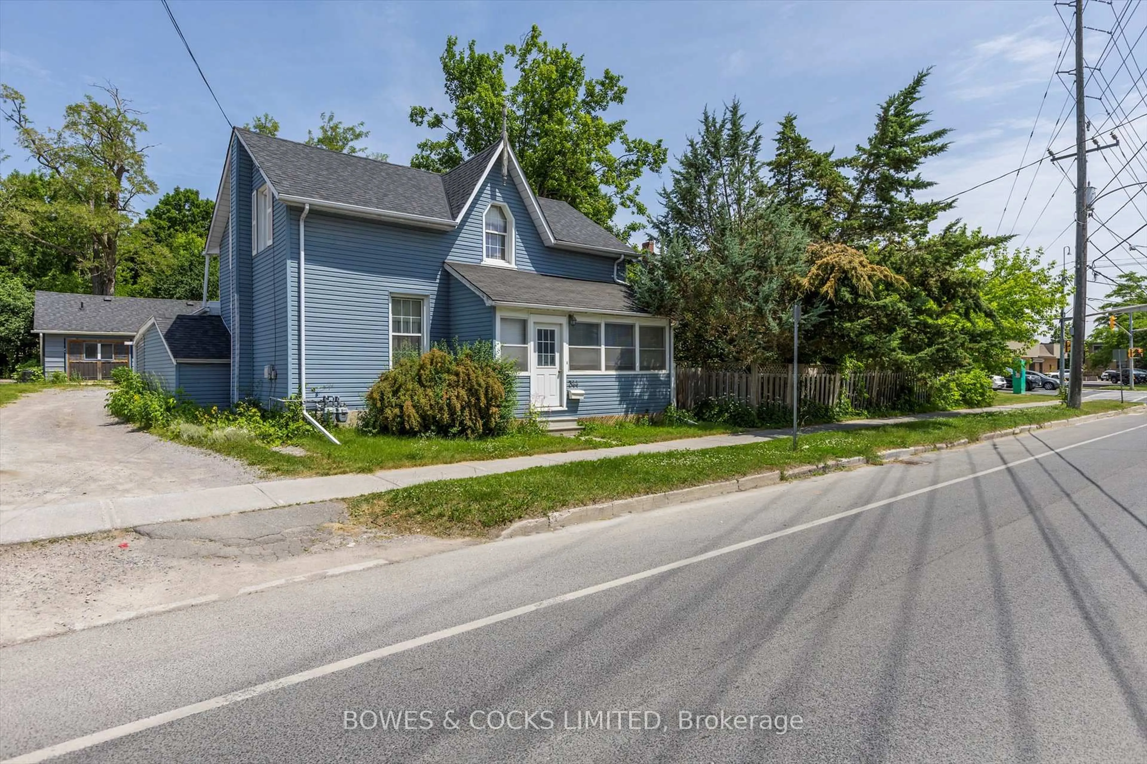 A pic from outside/outdoor area/front of a property/back of a property/a pic from drone, street for 344 McDonnel St, Peterborough Ontario K9H 2X2