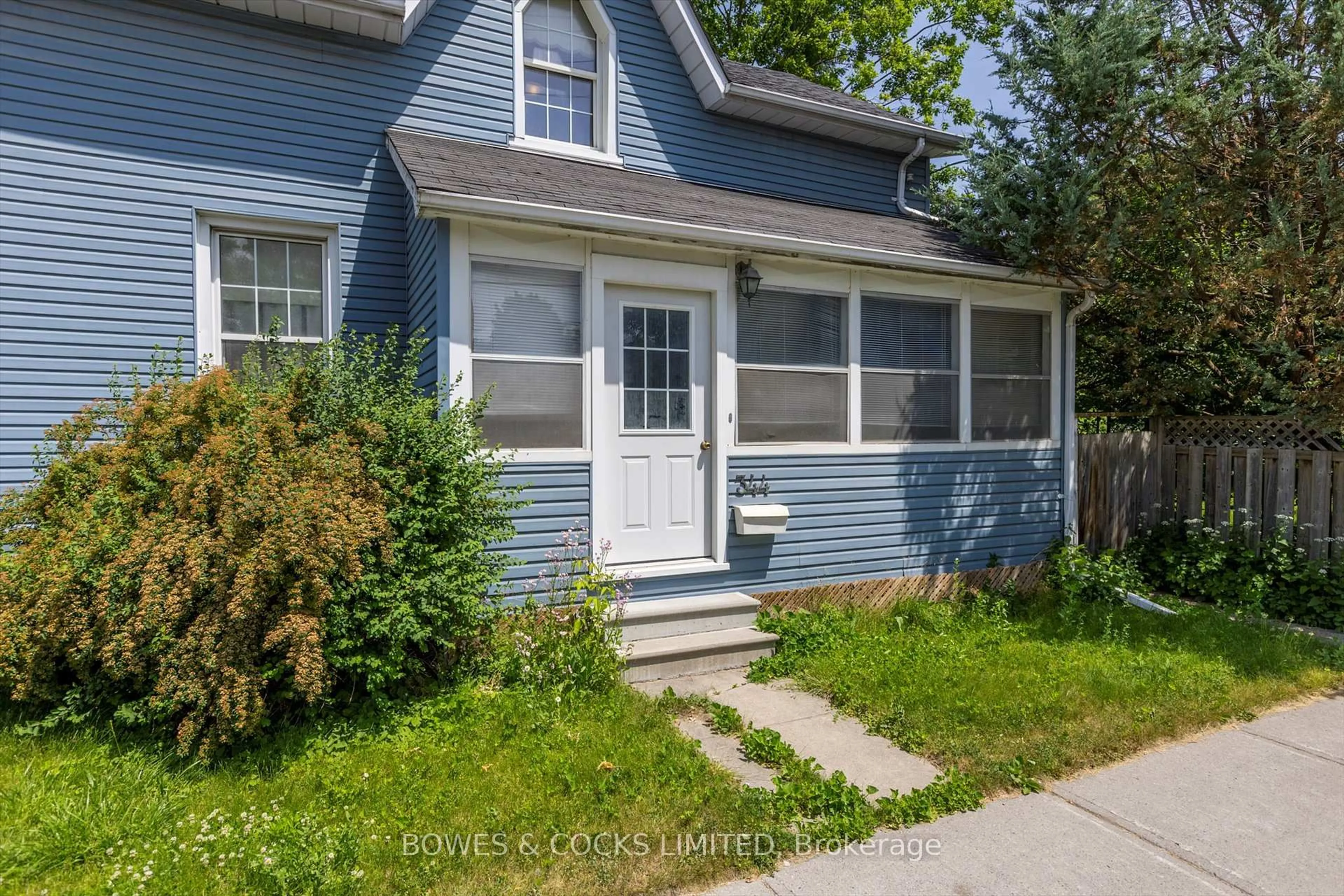 Home with vinyl exterior material, street for 344 McDonnel St, Peterborough Ontario K9H 2X2