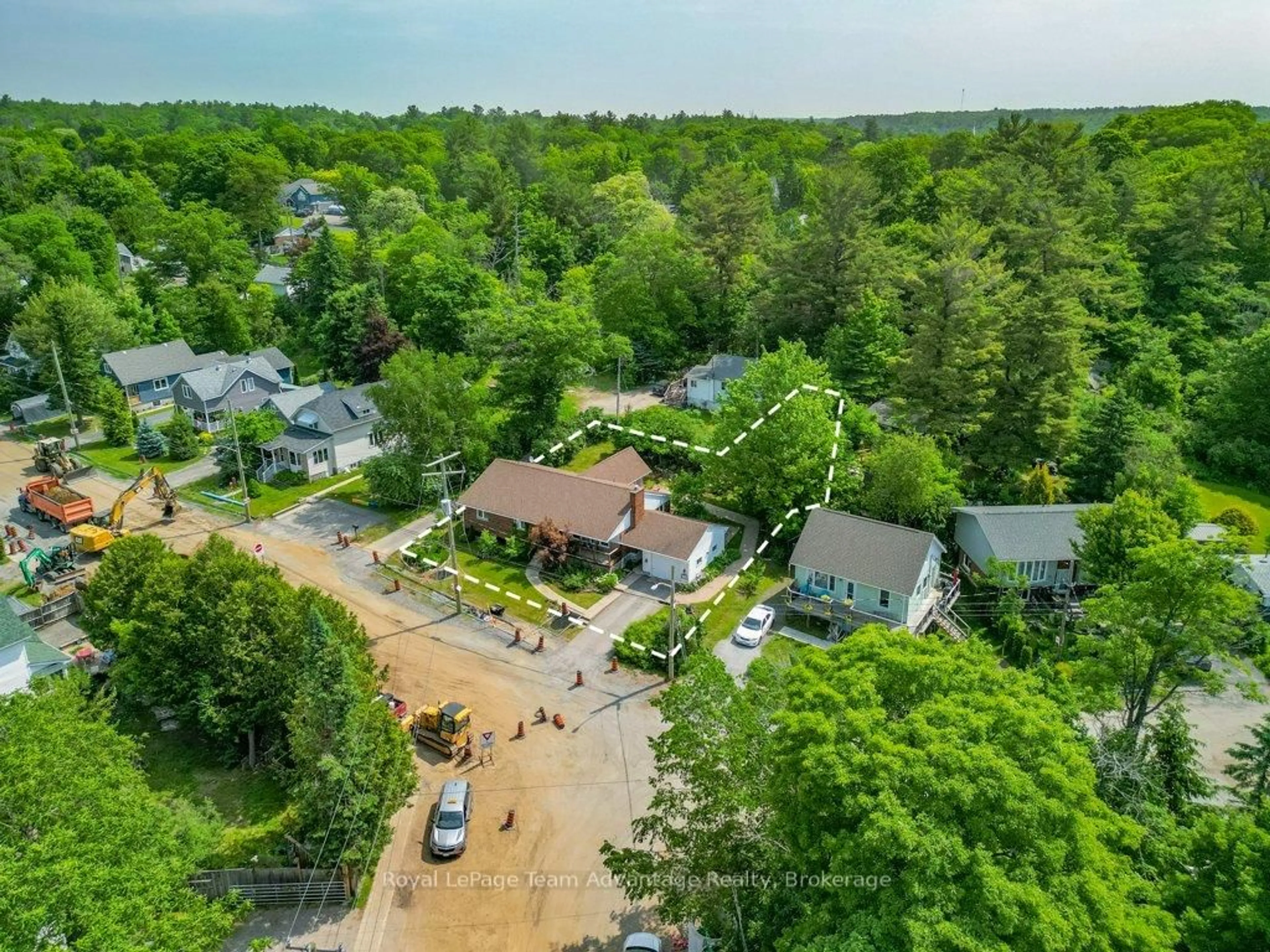 A pic from outside/outdoor area/front of a property/back of a property/a pic from drone, unknown for 1 Victoria Ave, Parry Sound Ontario P2A 2B9