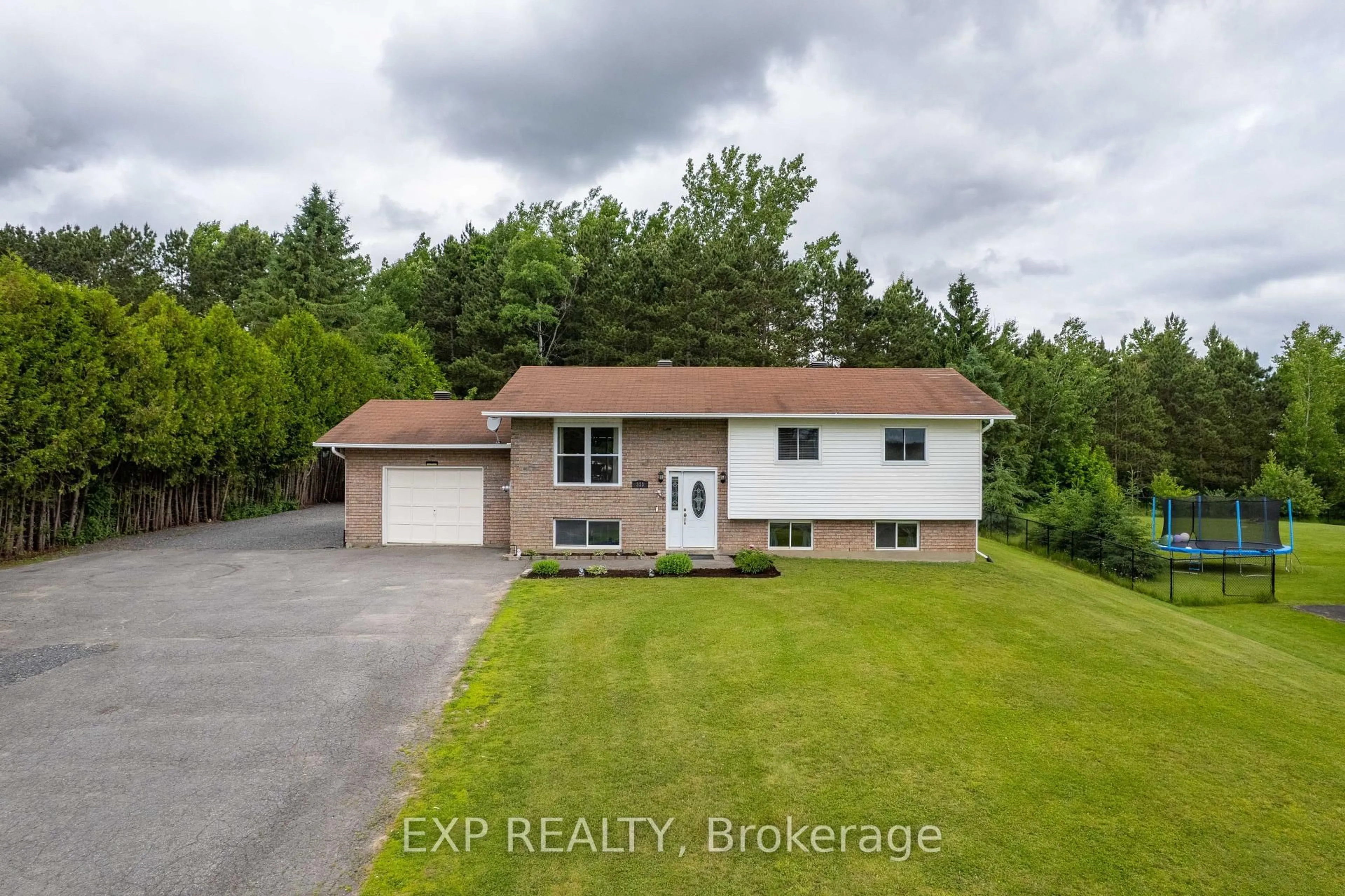 A pic from outside/outdoor area/front of a property/back of a property/a pic from drone, water/lake/river/ocean view for 333 Russell Rd, Clarence-Rockland Ontario K0A 2A0