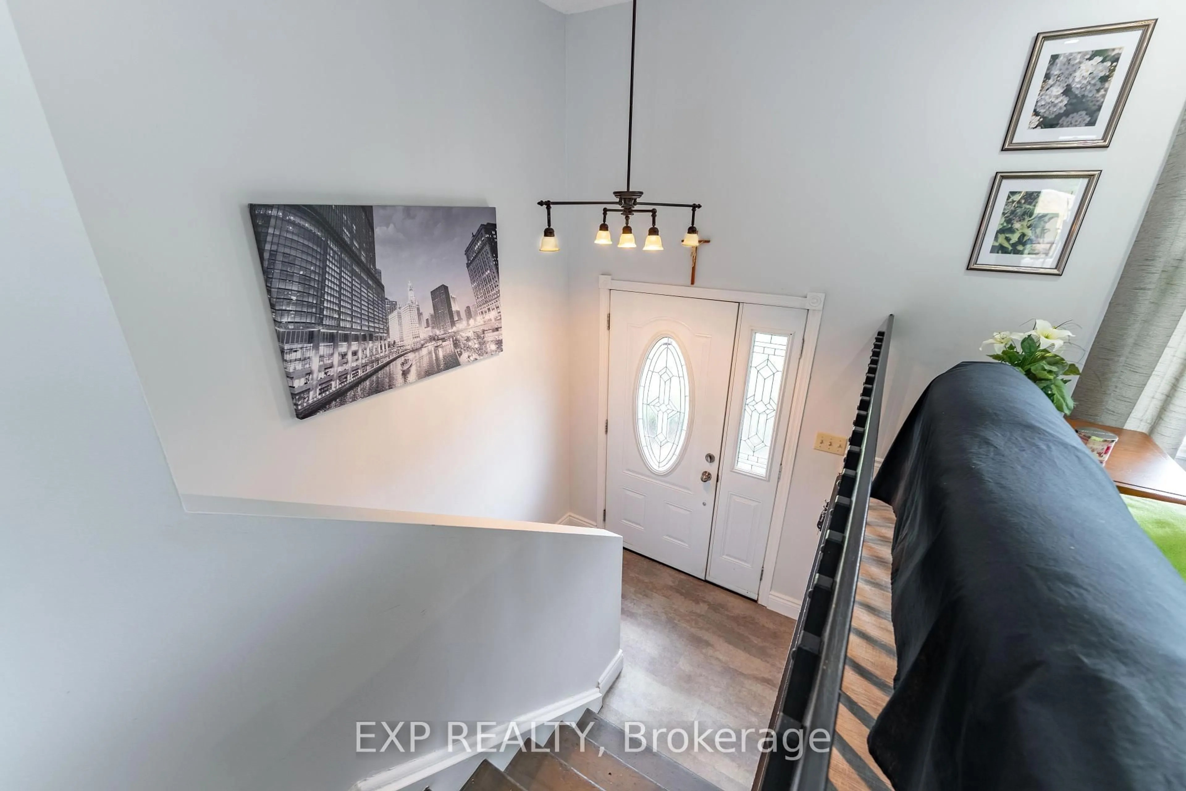 Indoor entryway for 333 Russell Rd, Clarence-Rockland Ontario K0A 2A0