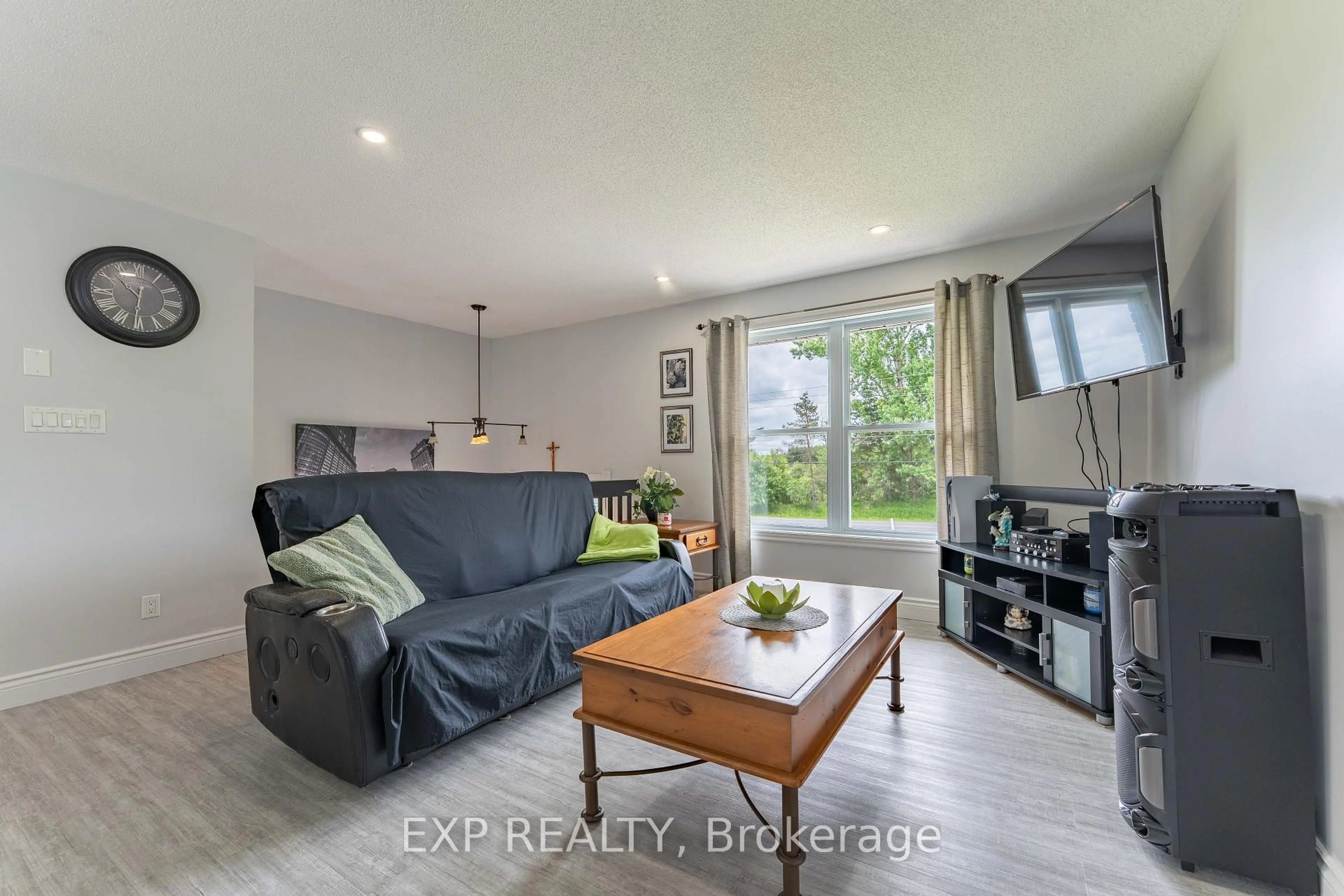 Living room with furniture, unknown for 333 Russell Rd, Clarence-Rockland Ontario K0A 2A0