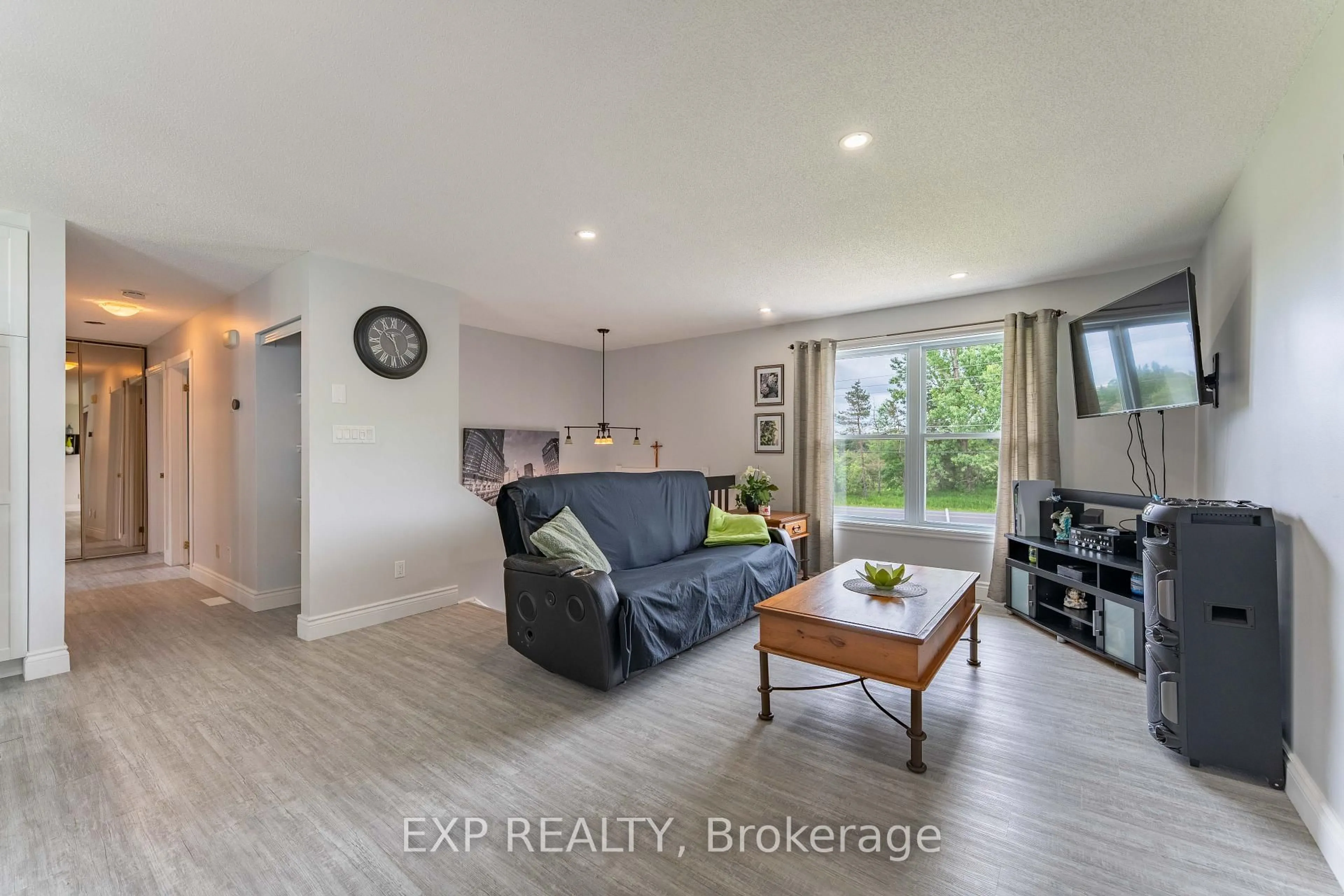 Living room with furniture, unknown for 333 Russell Rd, Clarence-Rockland Ontario K0A 2A0
