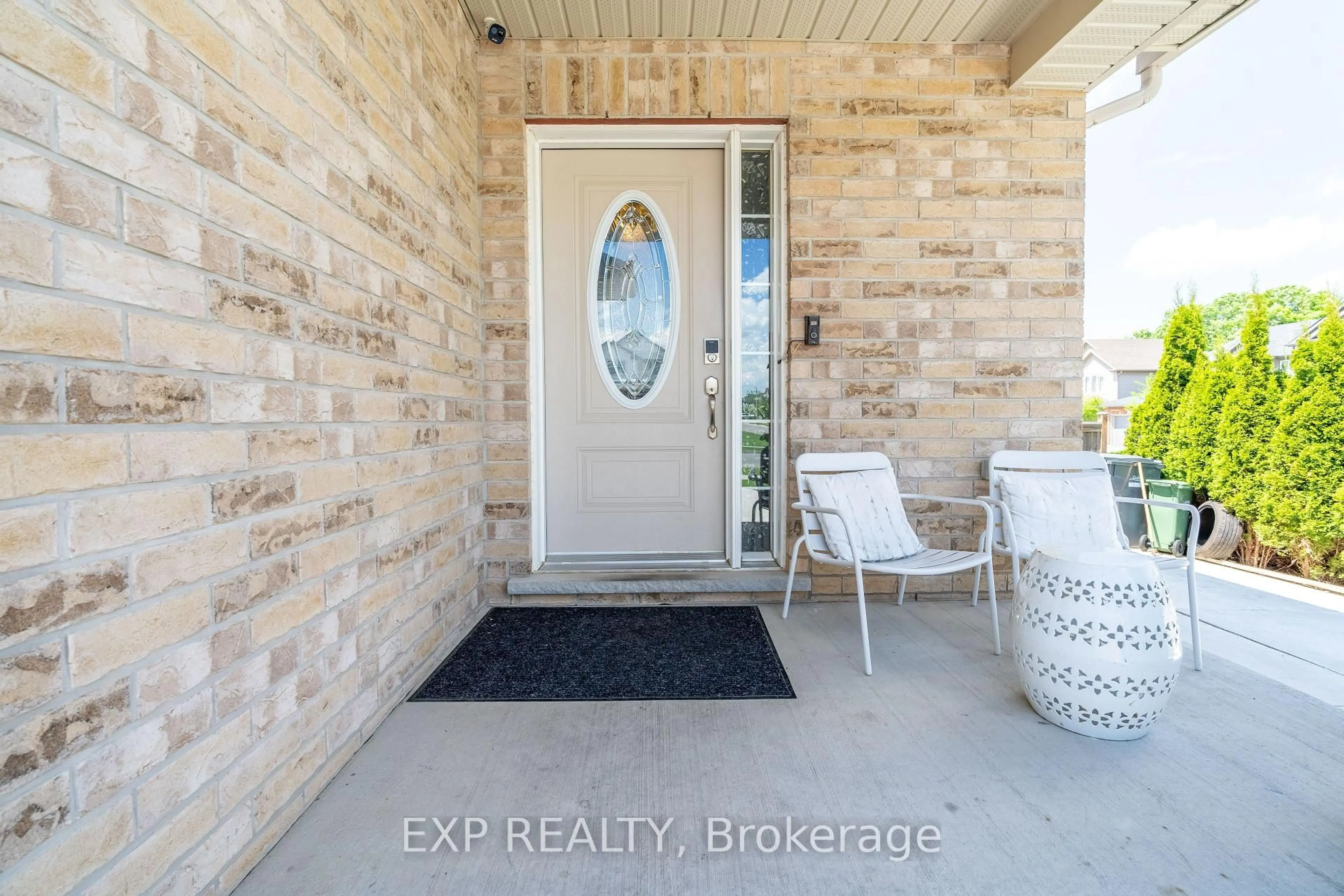 Indoor entryway for 224 Fleming Rd, Guelph Ontario N1E 0K7