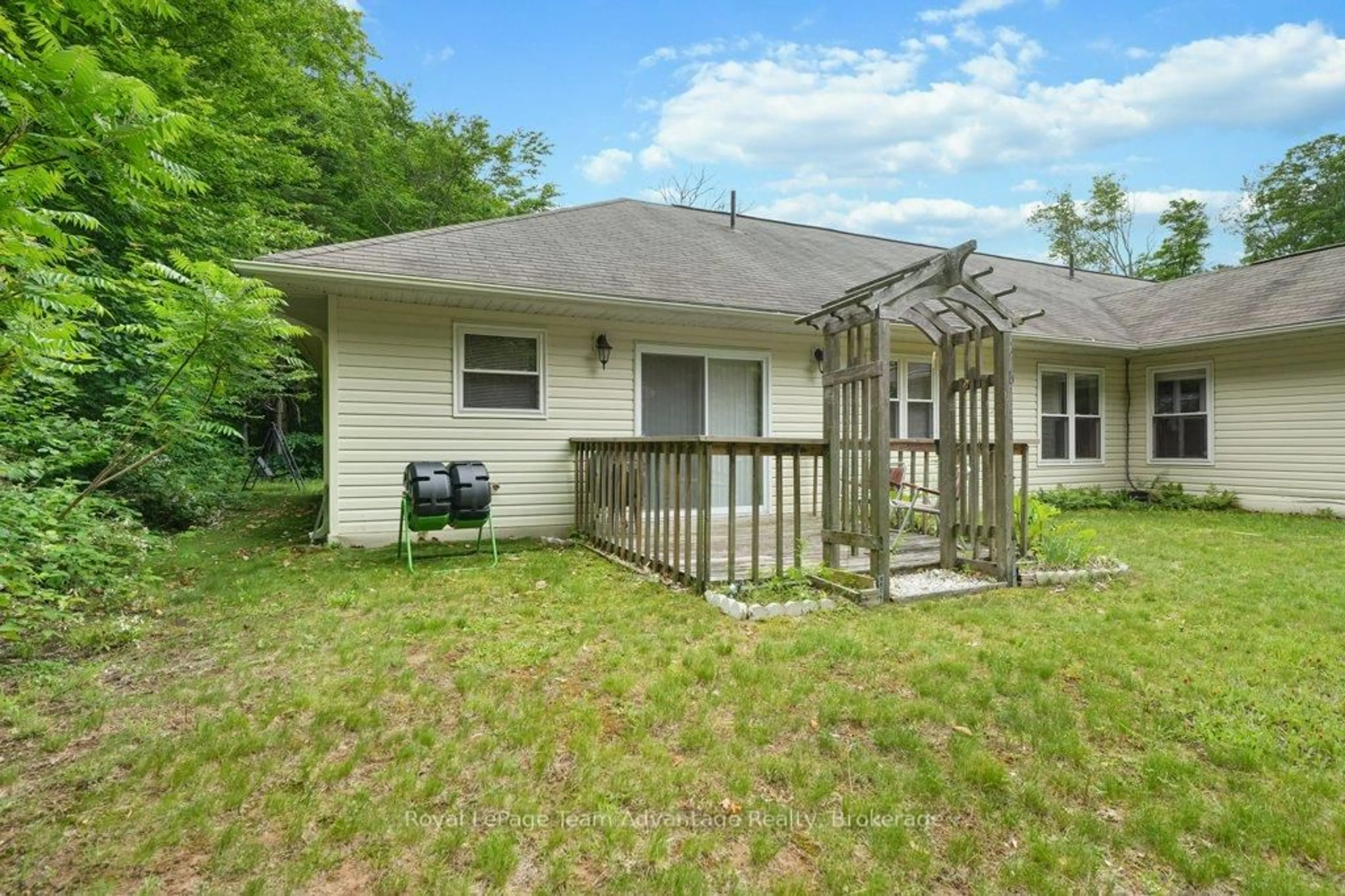 Patio, unknown for 25 Seguin Place Dr #5, Seguin Ontario P2A 1B2