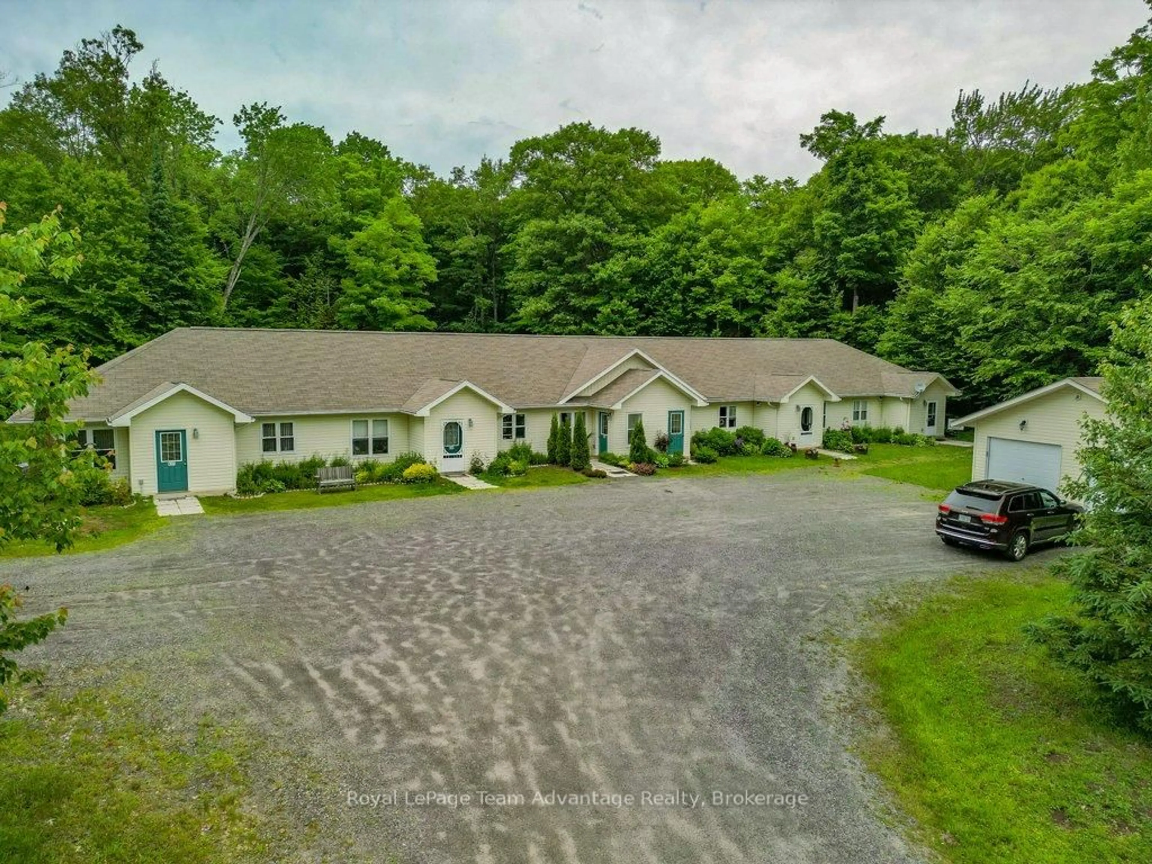 A pic from outside/outdoor area/front of a property/back of a property/a pic from drone, street for 25 Seguin Place Dr #5, Seguin Ontario P2A 1B2