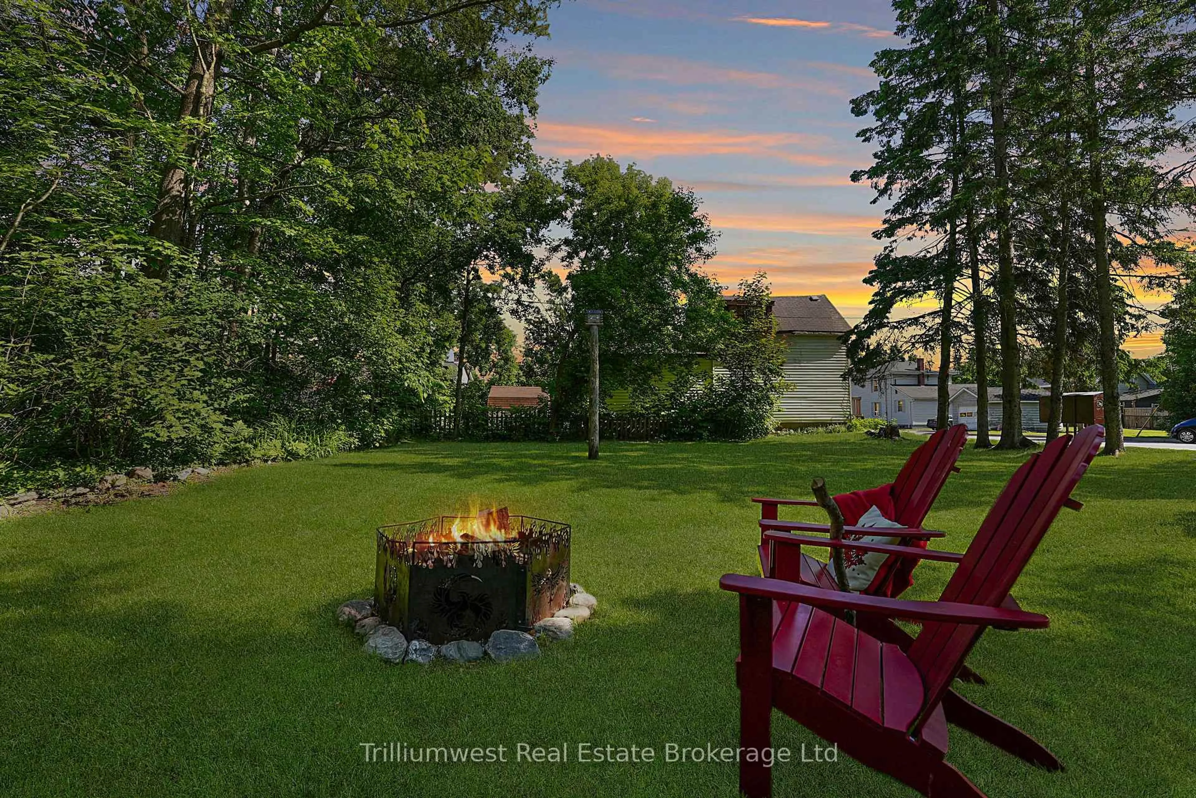 Patio, water/lake/river/ocean view for 112 Alice St, Bracebridge Ontario P1L 1J5