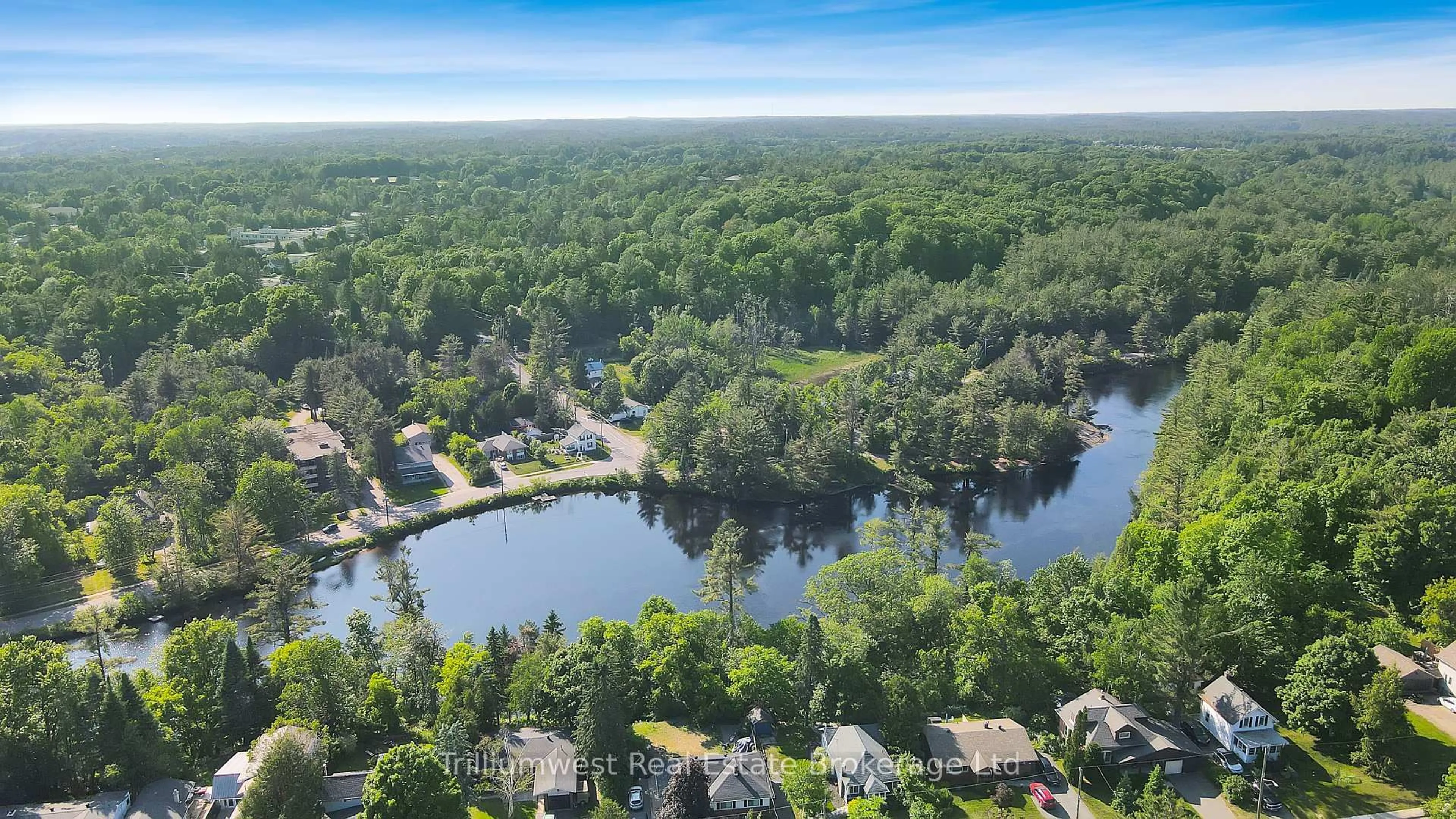 A pic from outside/outdoor area/front of a property/back of a property/a pic from drone, water/lake/river/ocean view for 112 Alice St, Bracebridge Ontario P1L 1J5