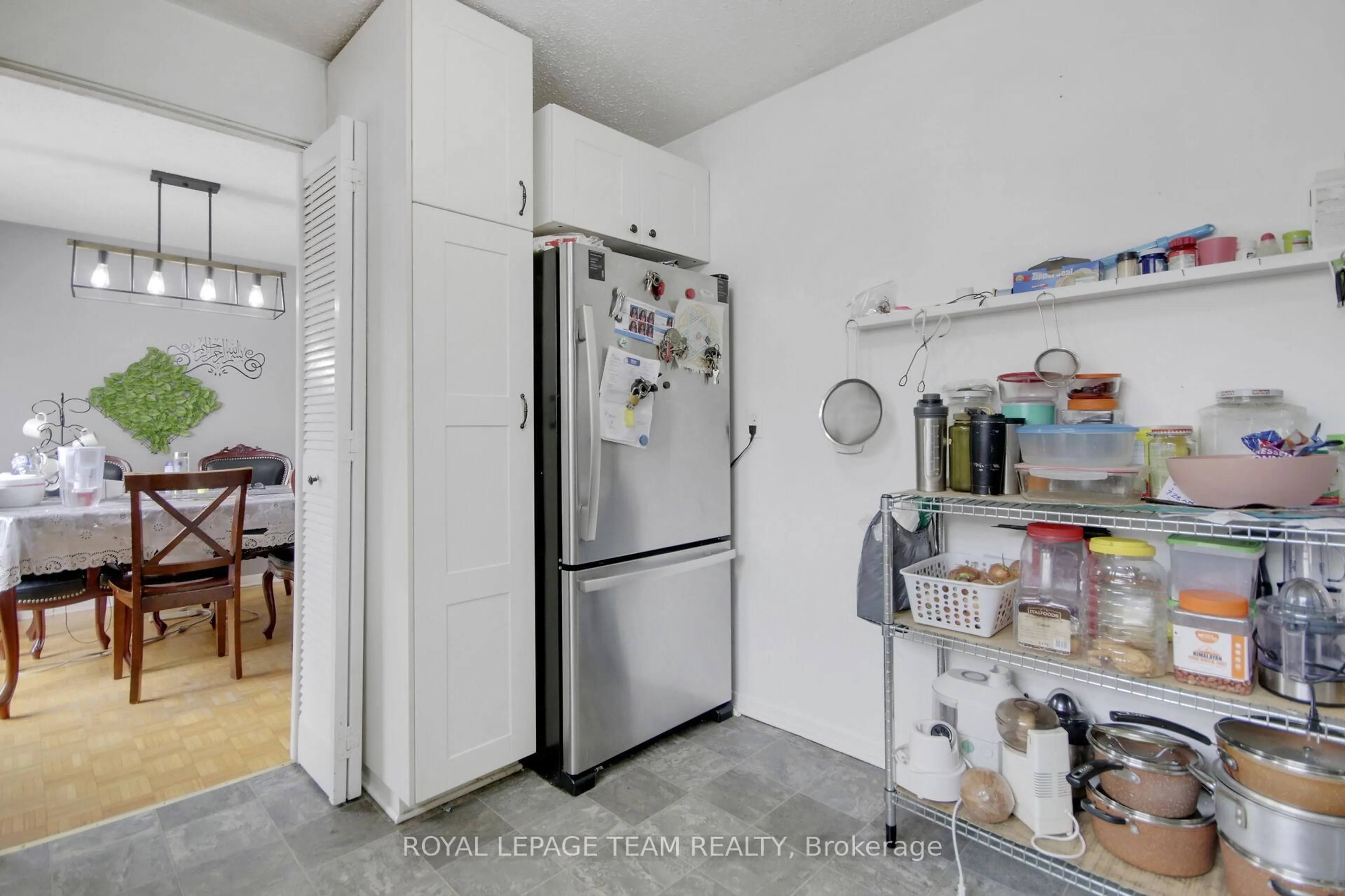 Standard kitchen, unknown for 52 Bowhill Ave, Ottawa Ontario K2E 6S7