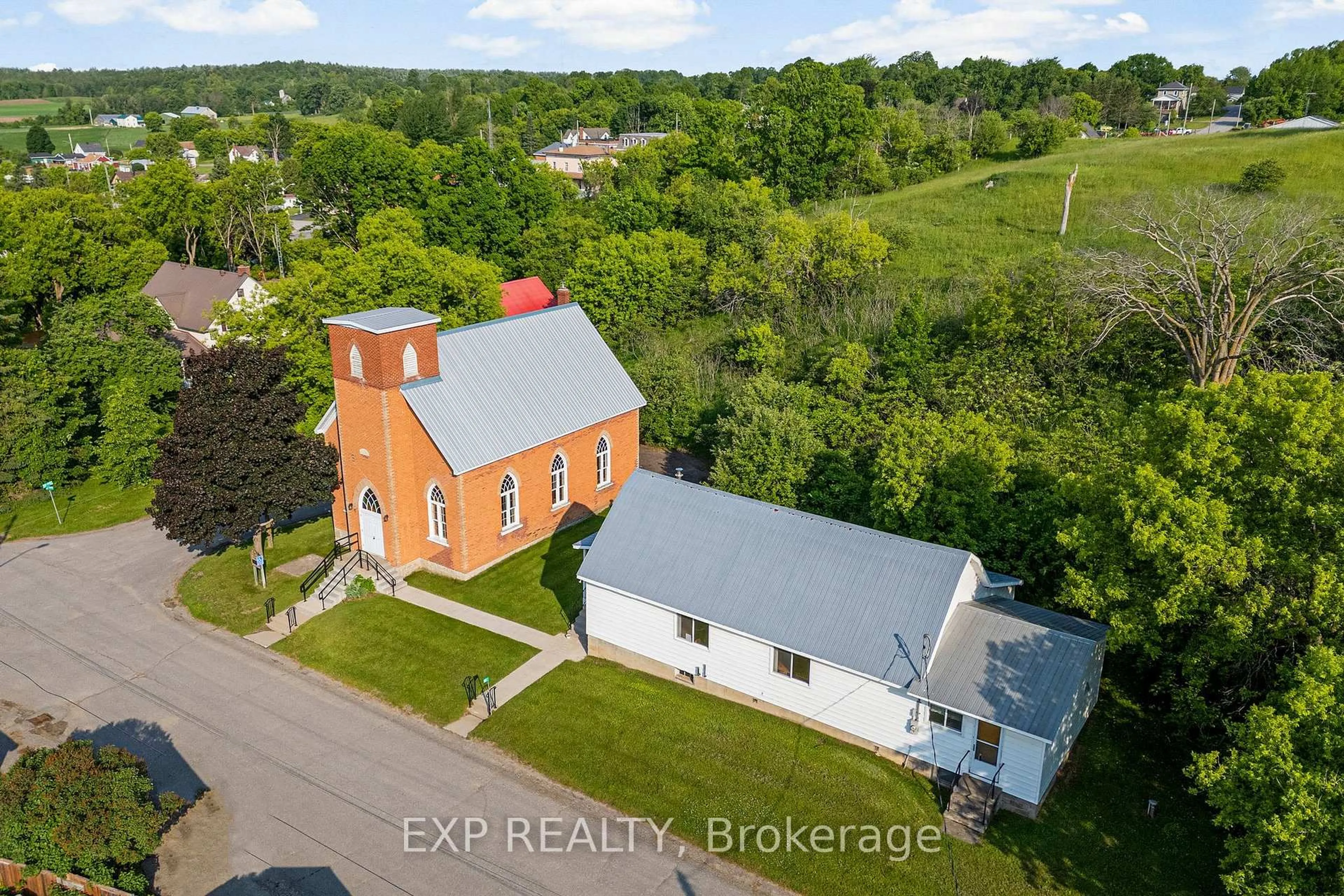 A pic from outside/outdoor area/front of a property/back of a property/a pic from drone, building for 64 Malloch St, Douglas Ontario K0J 1S0