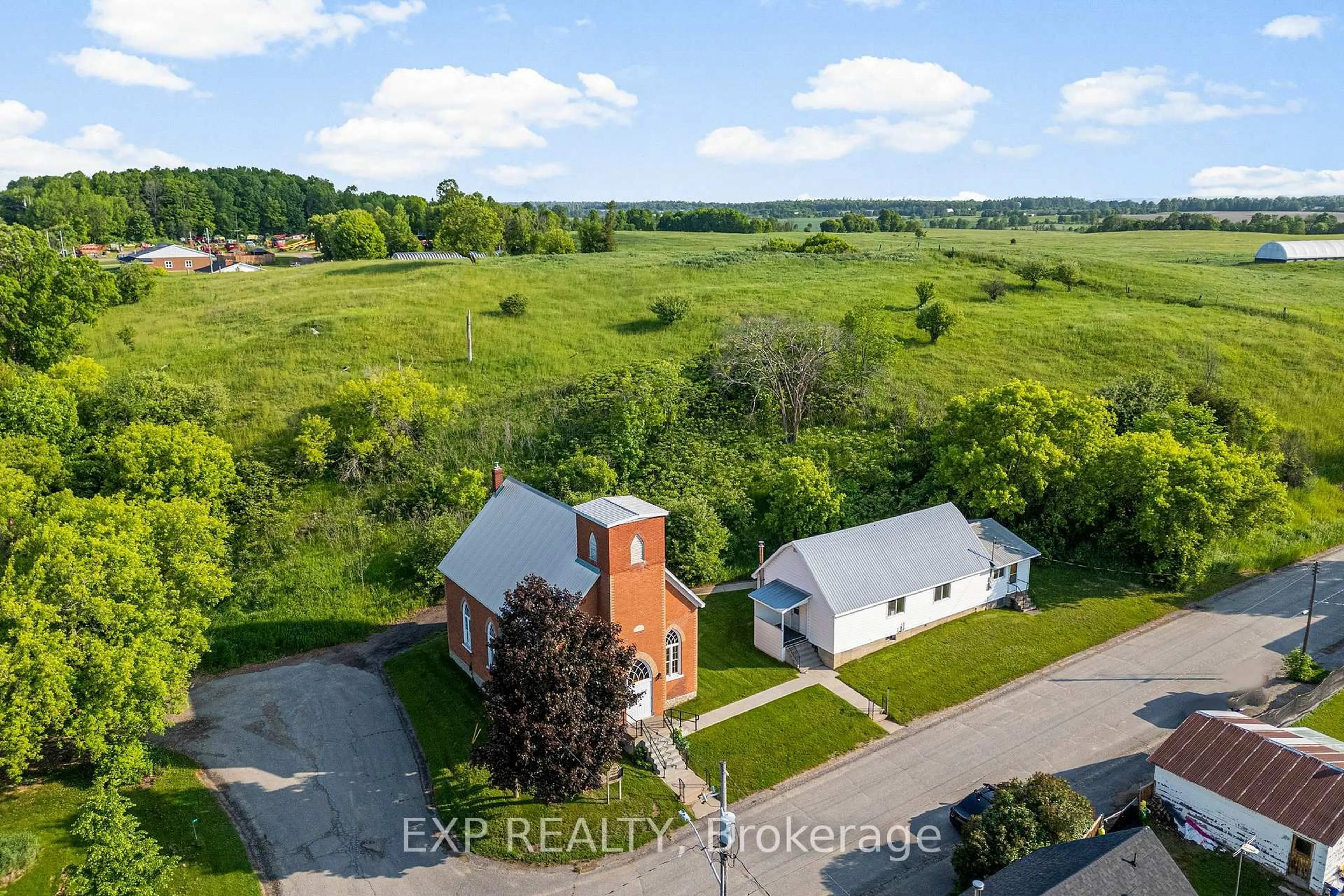 A pic from outside/outdoor area/front of a property/back of a property/a pic from drone, building for 64 Malloch St, Douglas Ontario K0J 1S0