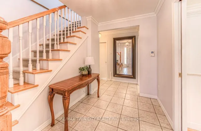 Additional property image - 211 RIPPLEWOOD Cres