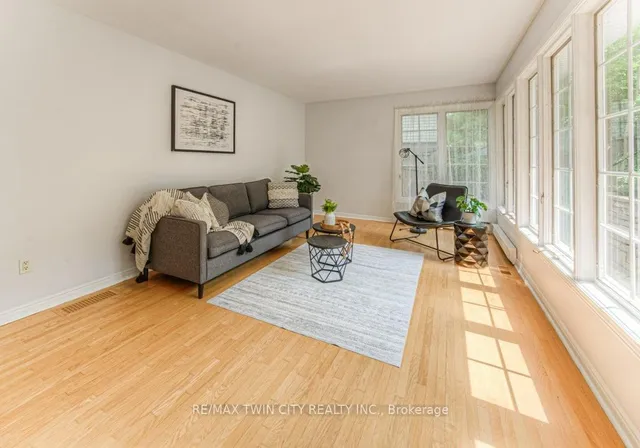 Additional property image - 211 RIPPLEWOOD Cres
