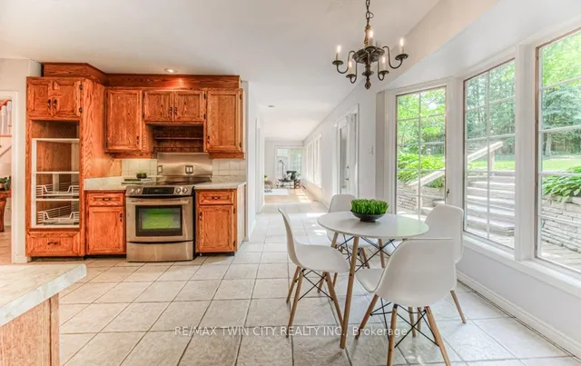Additional property image - 211 RIPPLEWOOD Cres