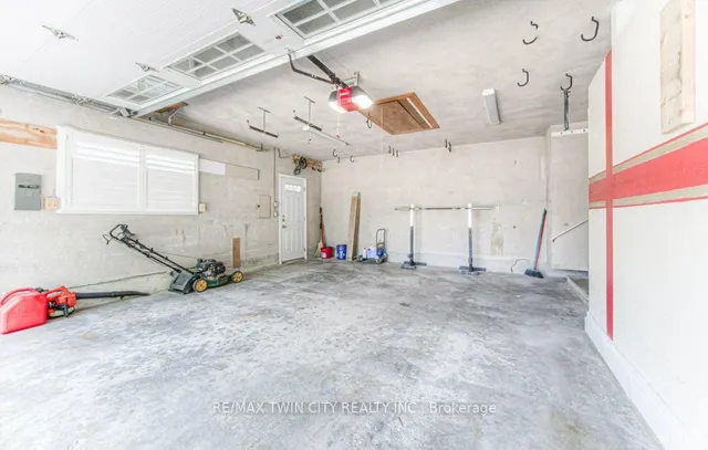 Additional property image - 211 RIPPLEWOOD Cres
