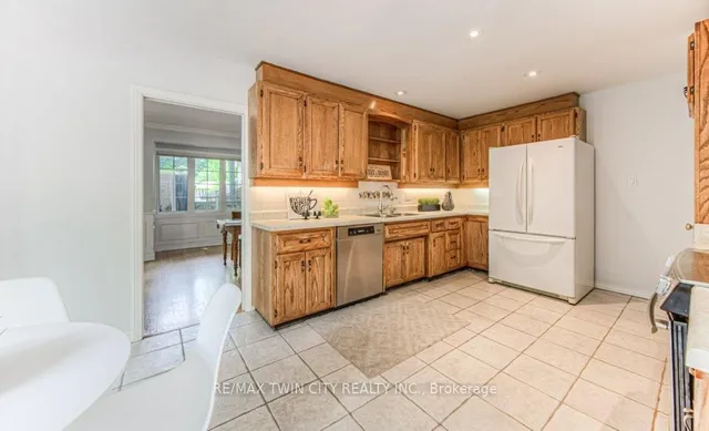 Additional property image - 211 RIPPLEWOOD Cres